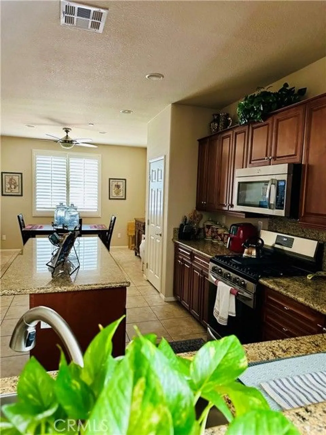 Property Slideshow image 9 of 30 | 19369 glaslyn ct, Apple Valley, CA, 92308