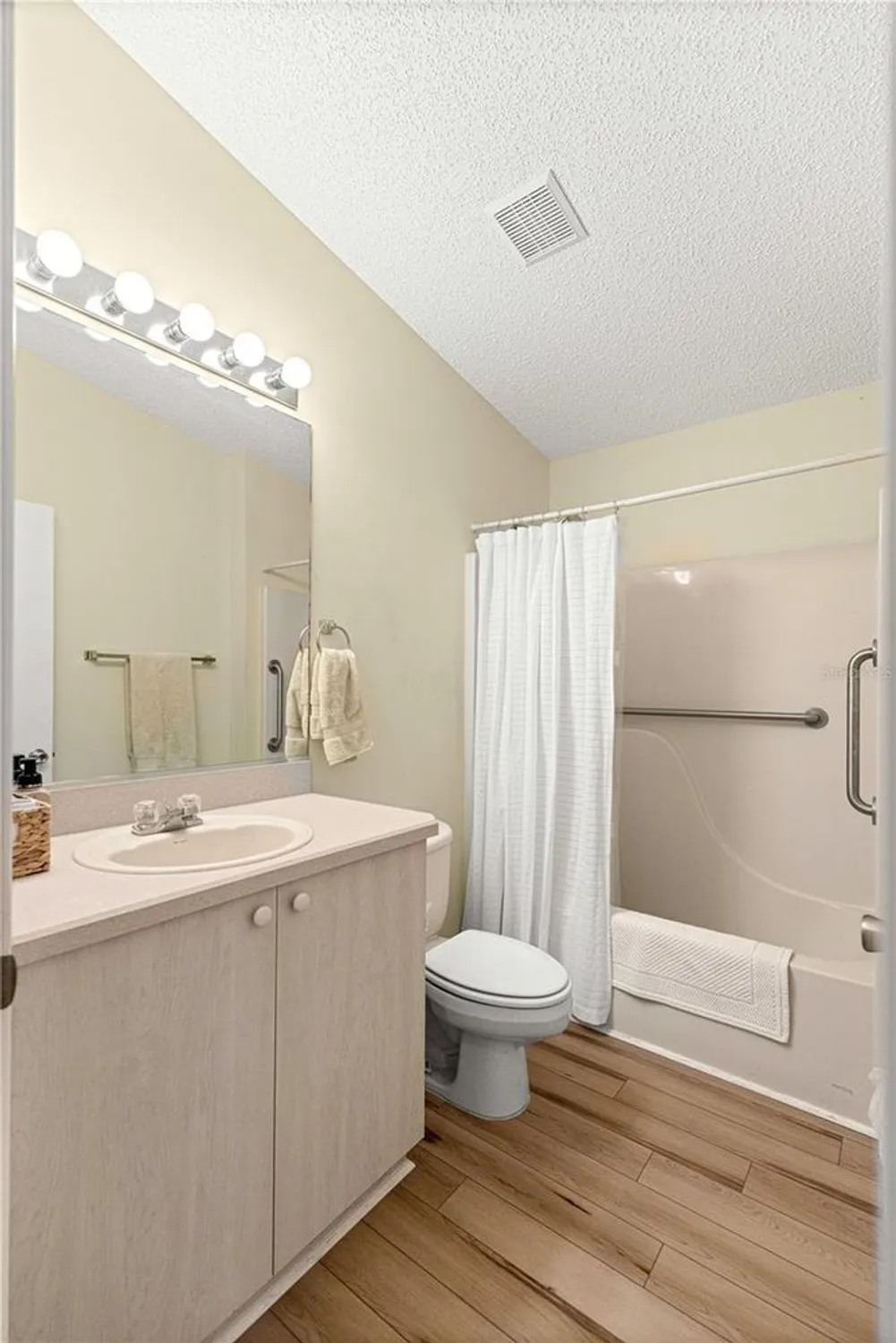 Property Slideshow image 9 of 20 | 2912 barboza dr, The Villages, FL, 32162