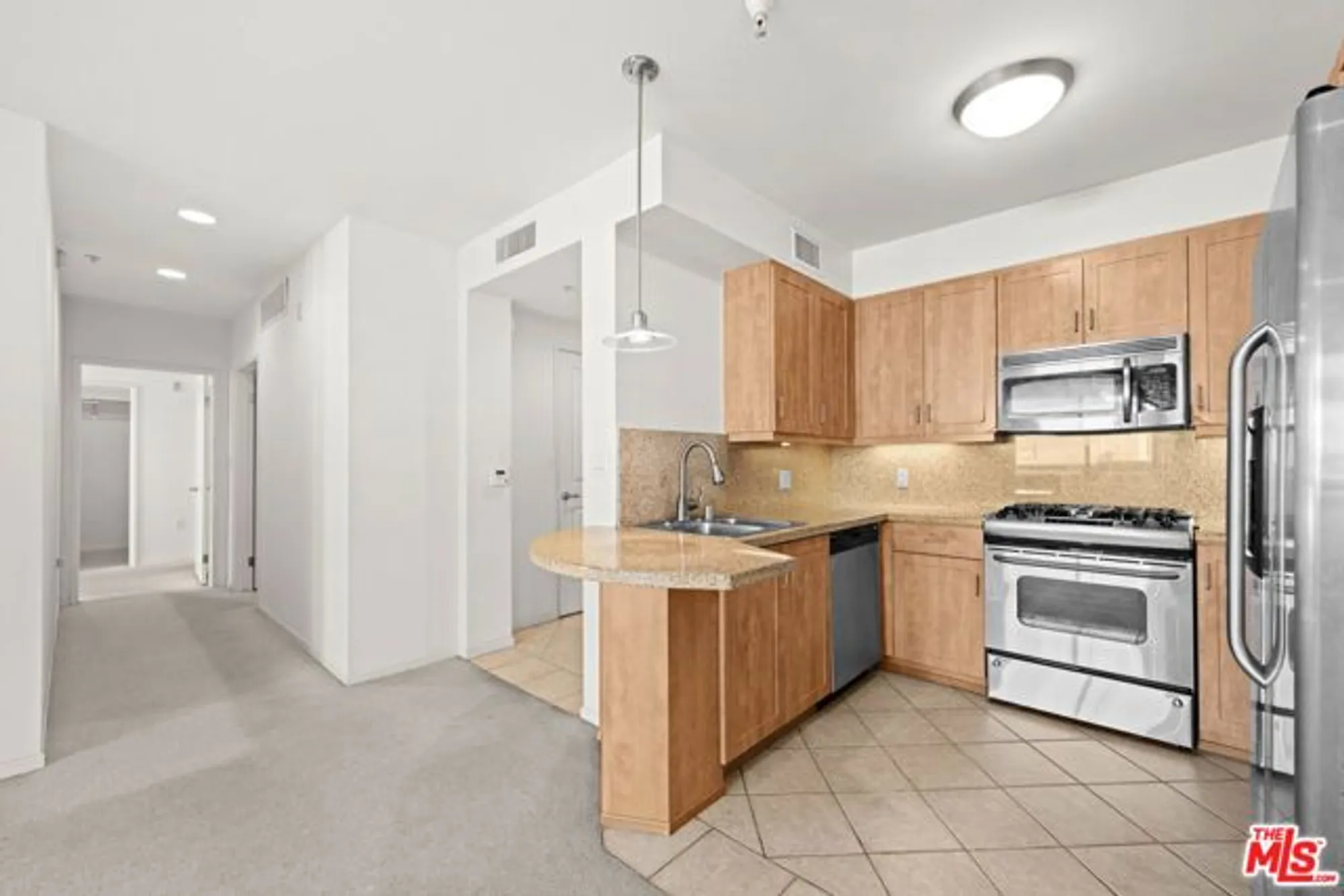 Property Slideshow image 10 of 35 | 267 s san pedro st unit 508, Los Angeles, CA, 90012