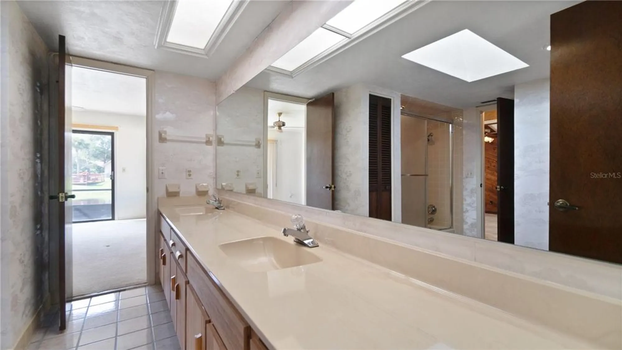 Property Slideshow image 31 of 50 | 965 pelican bay dr, Daytona Beach, FL, 32119