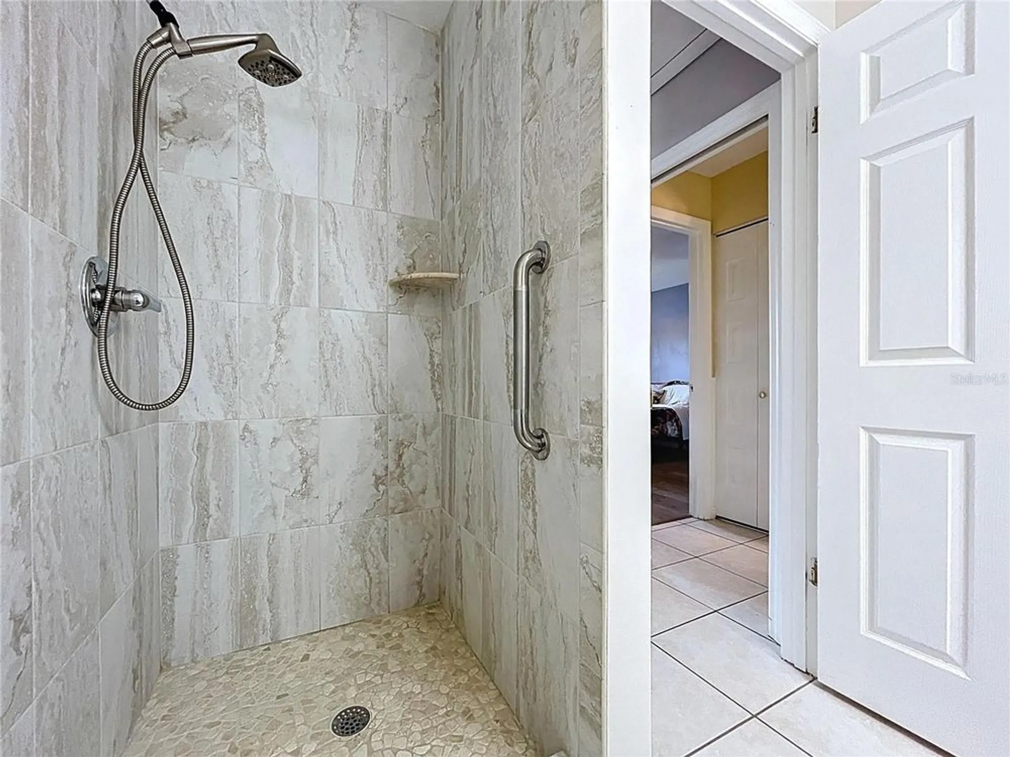 Property Slideshow image 36 of 67 | 505 foxglove cir b, Sun City Center, FL, 33573