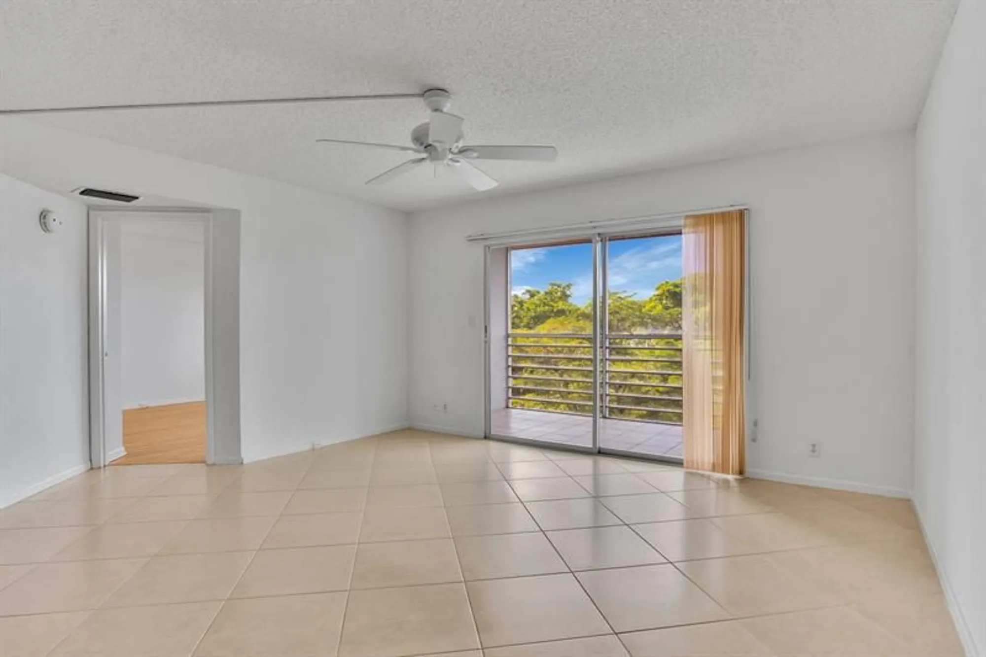 Property Slideshow image 16 of 30 | 1601 abaco dr d4, Coconut Creek, FL, 33066