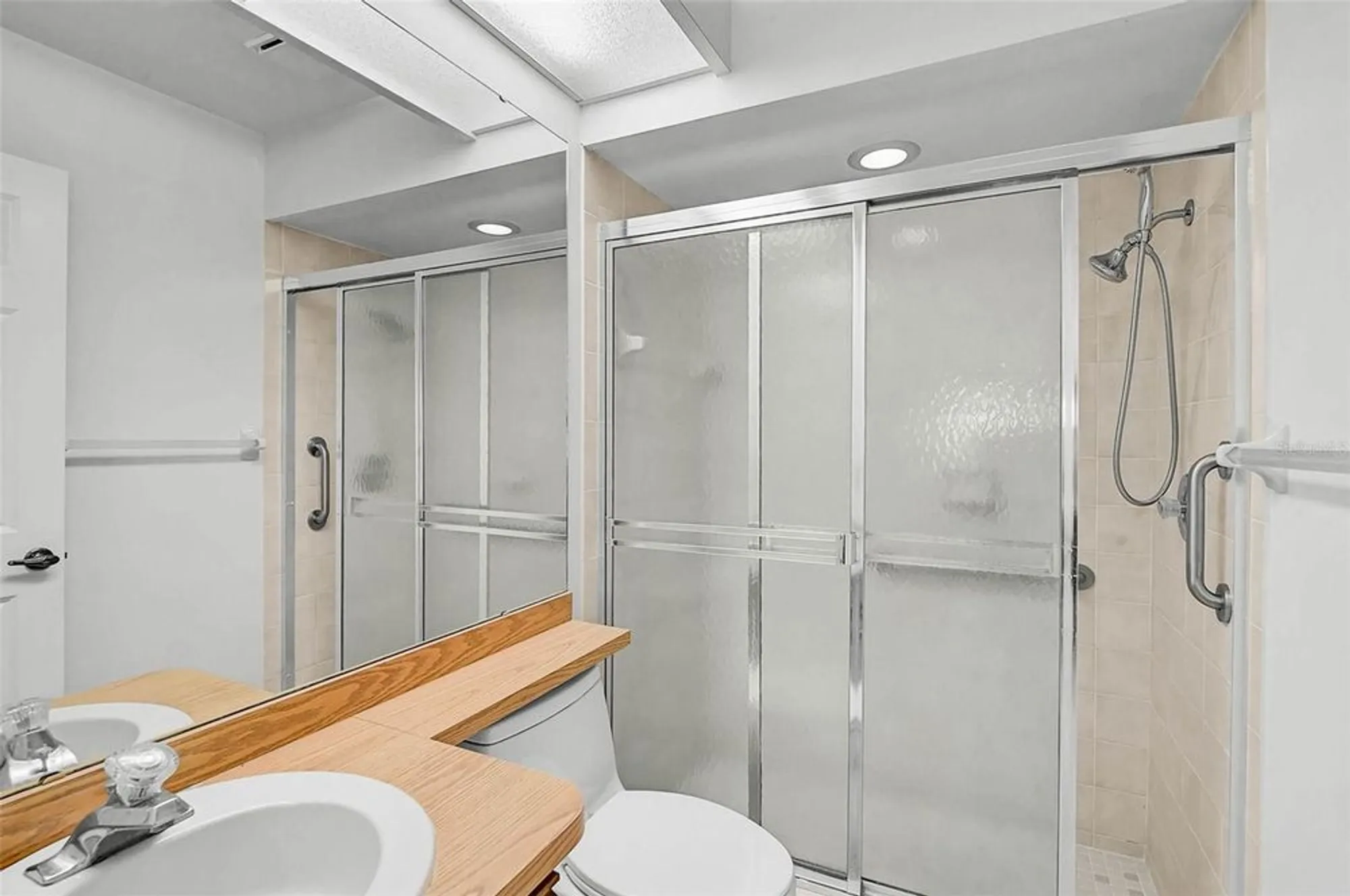 Property Slideshow image 15 of 31 | 5633 avista dr, Sarasota, FL, 34243