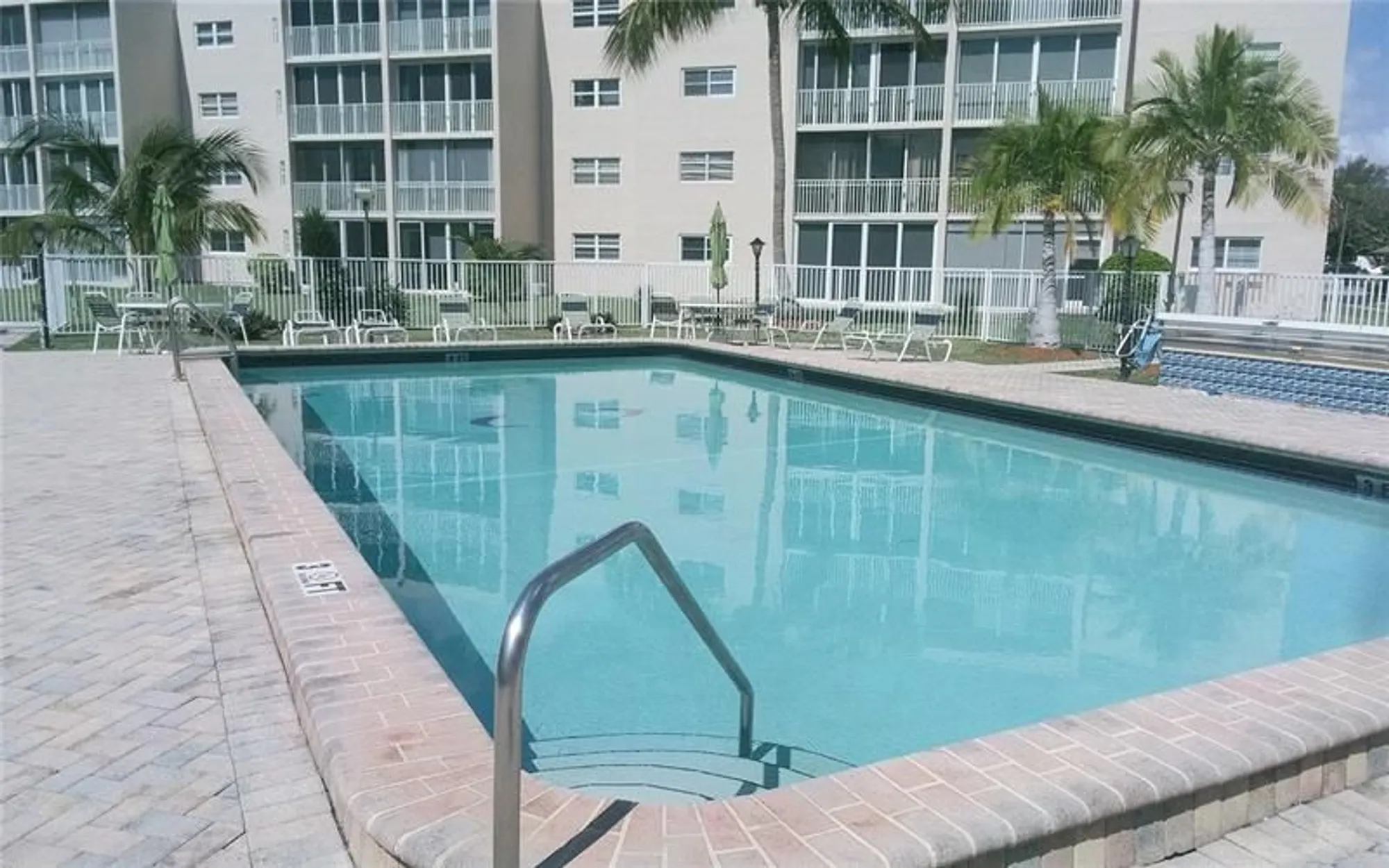 Property Slideshow image 39 of 62 | 206 se 10th st 406, Dania Beach, FL, 33004