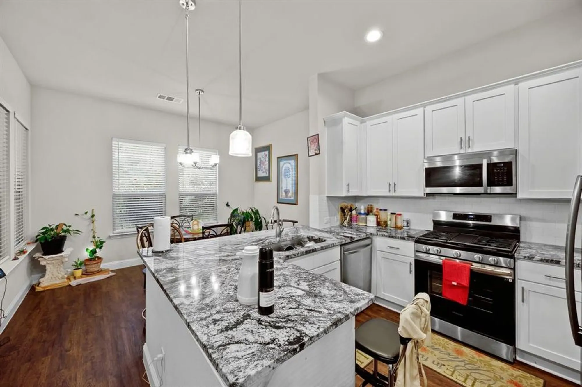 Property Slideshow image 7 of 16 | 829 hearthside way, Mckinney, TX, 75071