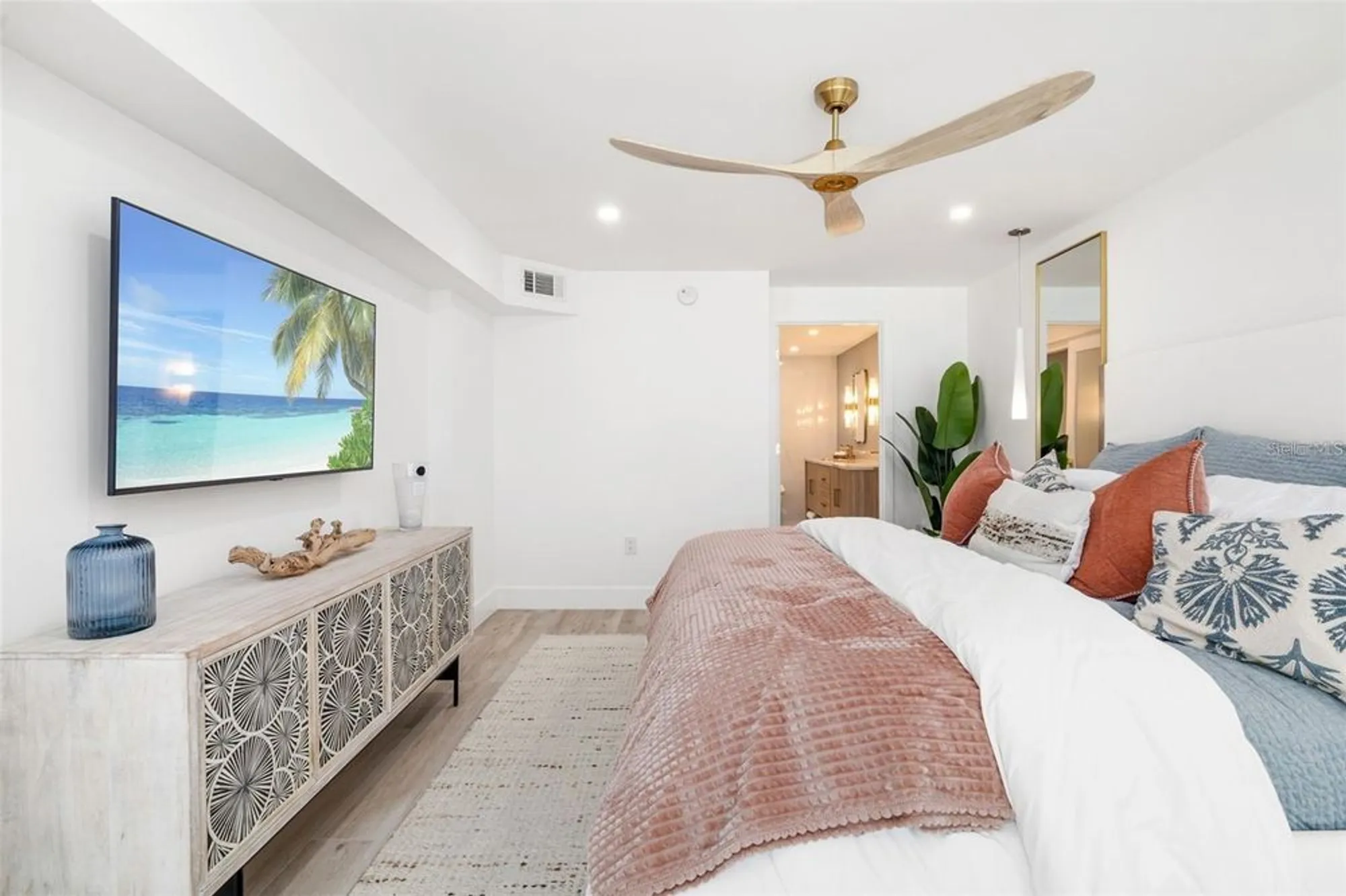 Property Slideshow image 38 of 69 | 19 whispering sands dr apt 302, Sarasota, FL, 34242