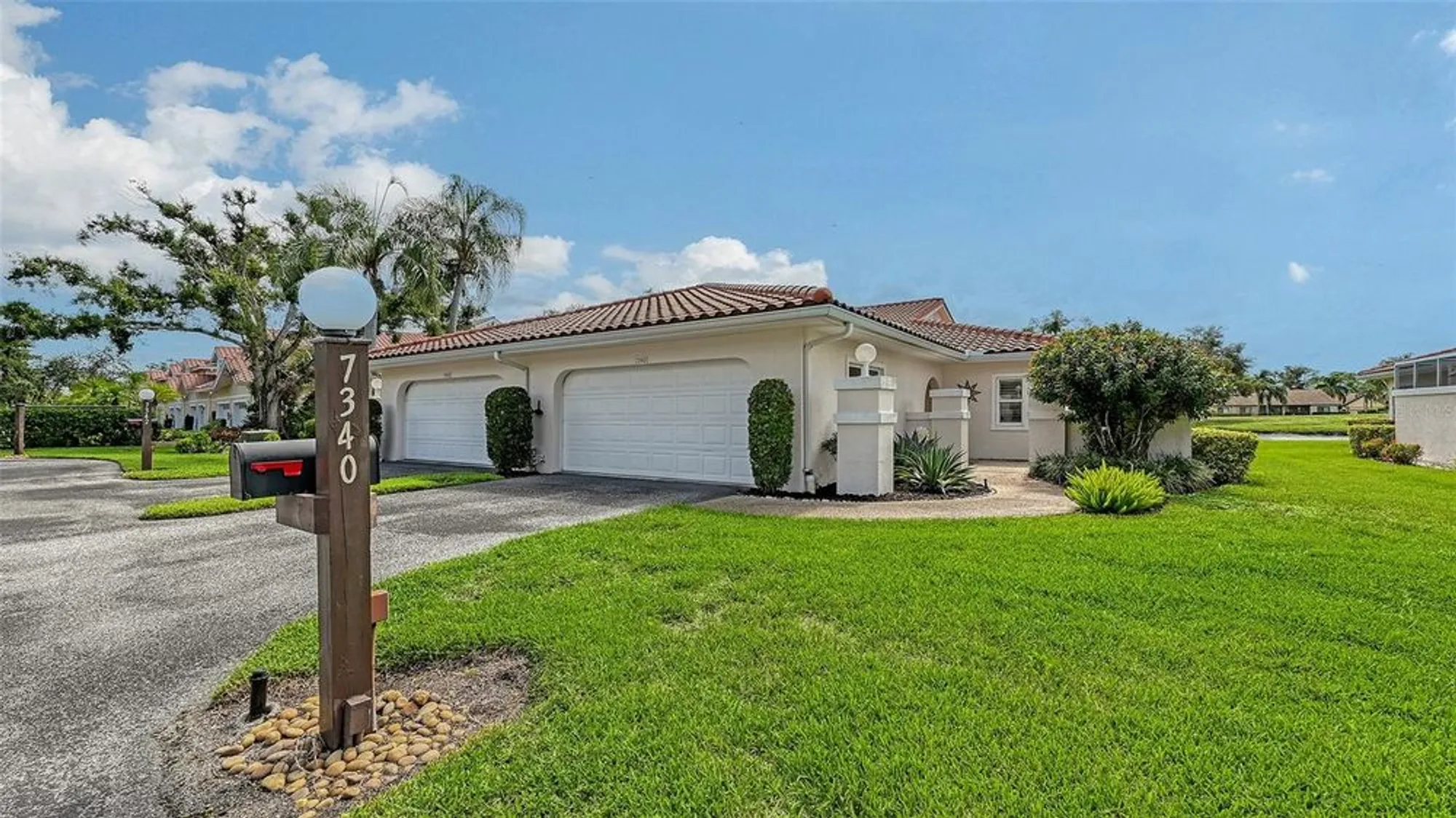 Property Slideshow image 2 of 63 | 7340 golf pointe cir, Sarasota, FL, 34243