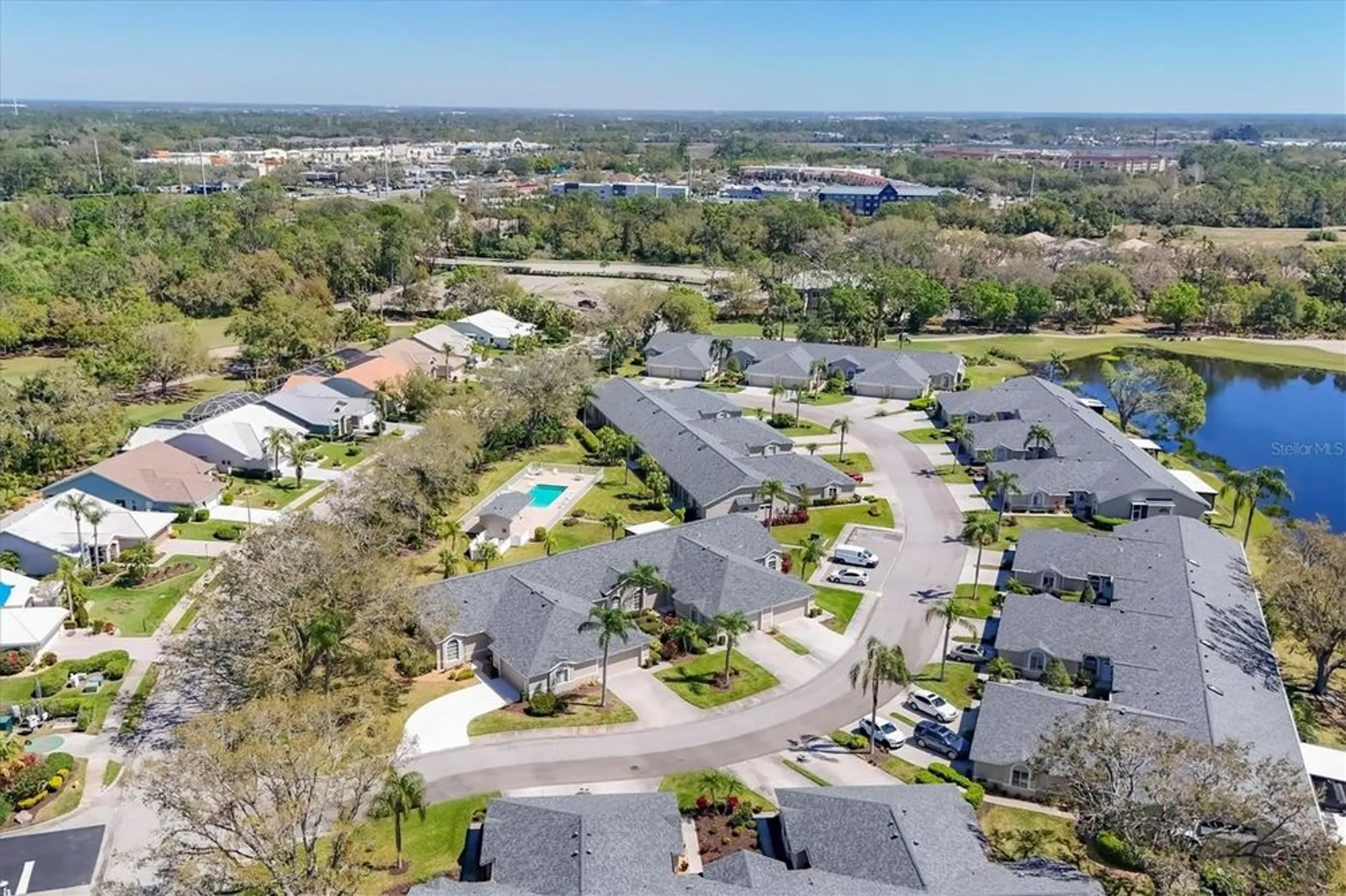 Property Slideshow image 4 of 50 | 6907 stoneywalk ct, Bradenton, FL, 34203