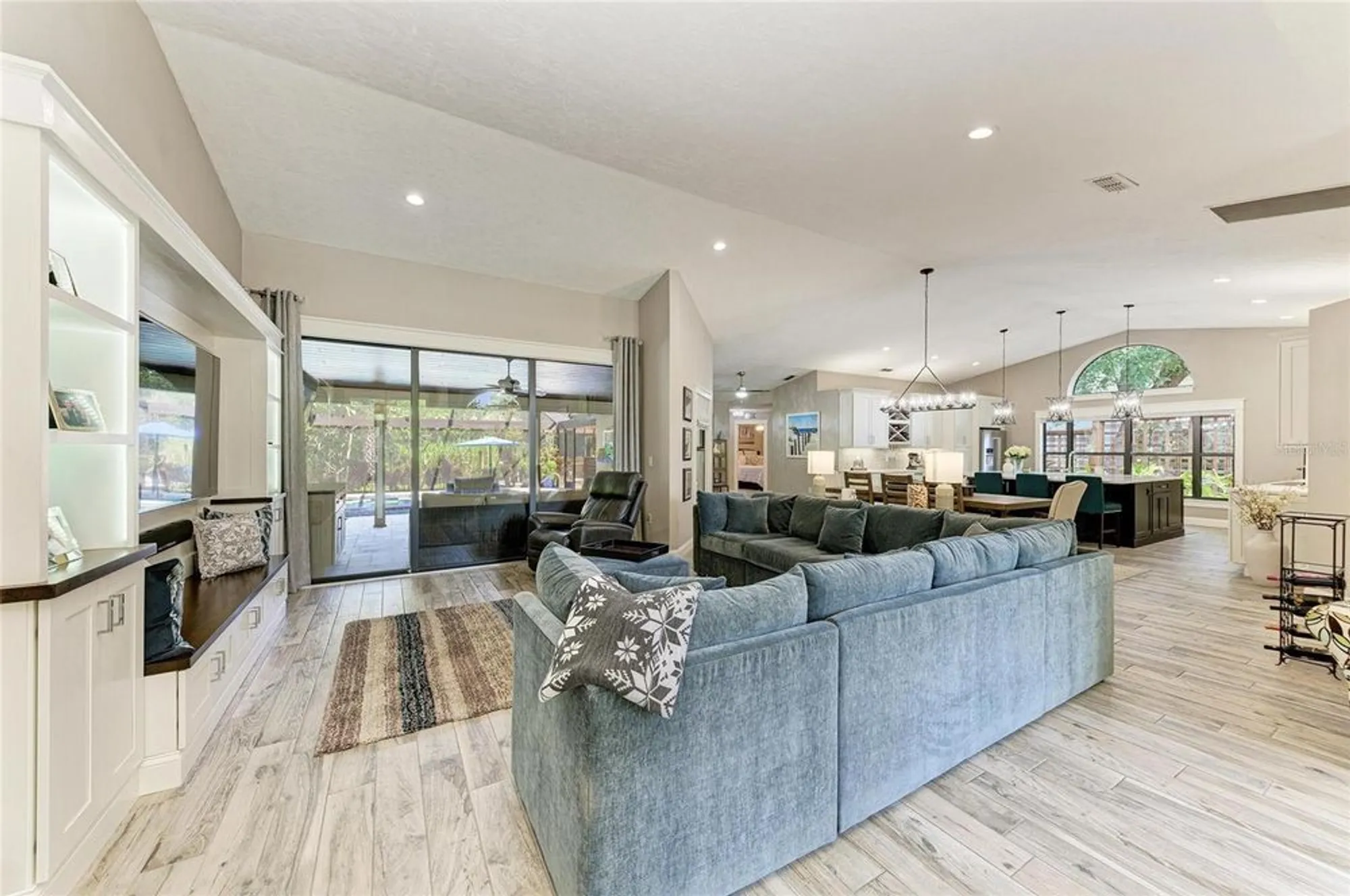 Property Slideshow image 7 of 69 | 8416 palm lakes ct, Sarasota, FL, 34243