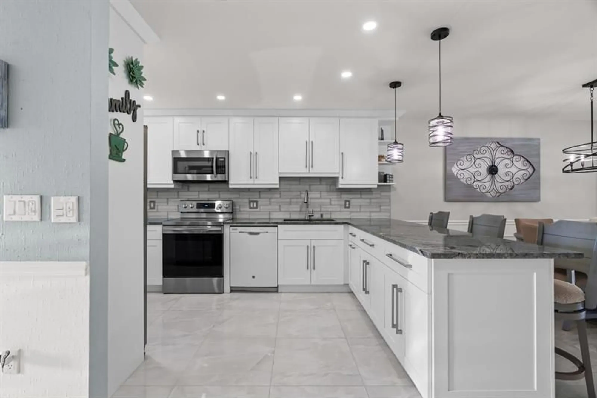 Property Slideshow image 10 of 42 | 21215 lago cir f, Boca Raton, FL, 33433