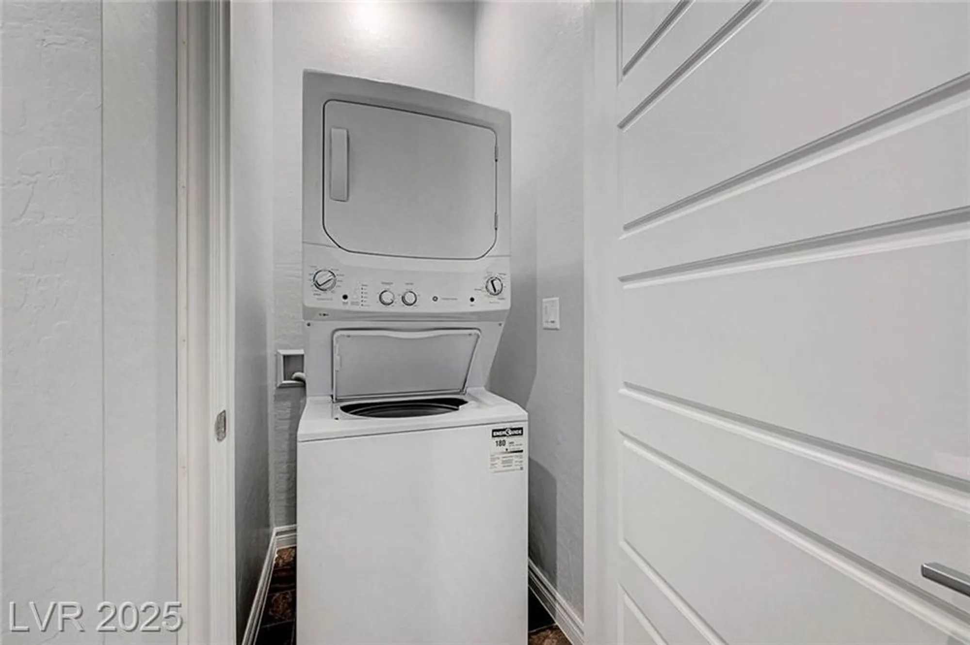 Property Slideshow image 32 of 44 | 977 edinburgh fields ct, Las Vegas, NV, 89138