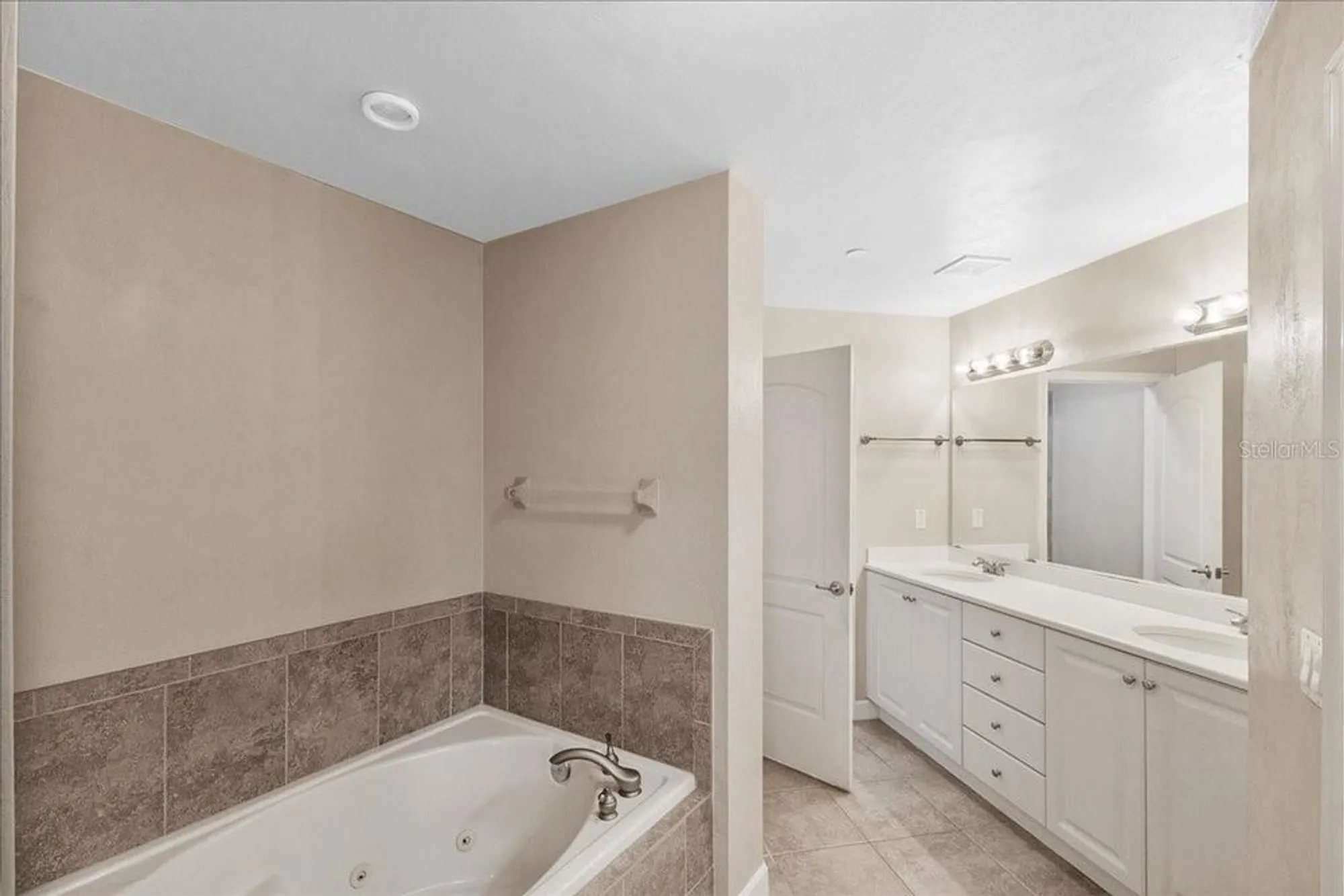 Property Slideshow image 18 of 47 | 424 luna bella ln 432, New Smyrna Beach, FL, 32168