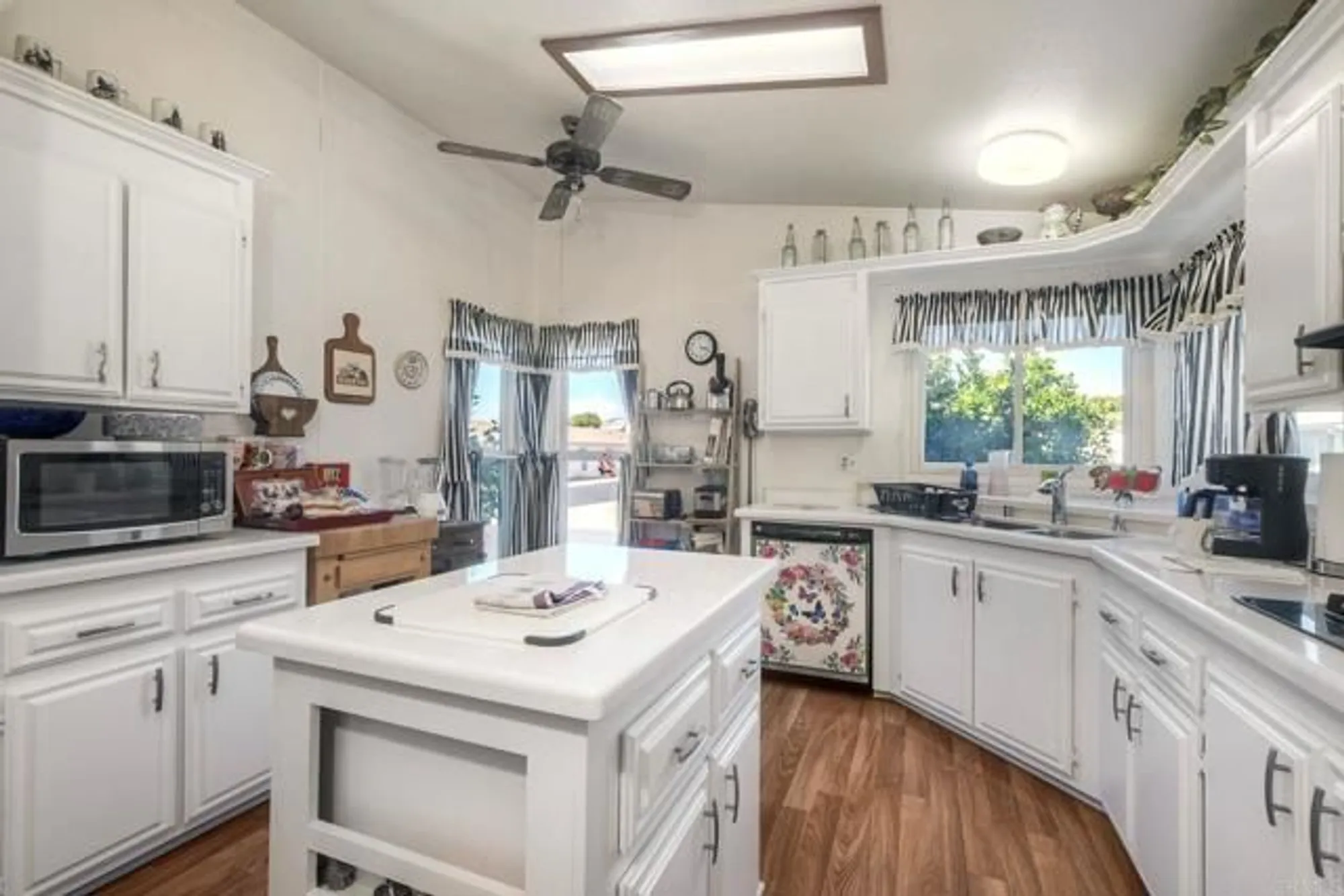 Property Slideshow image 5 of 35 | 5116 weymouth way, Oceanside, CA, 92057