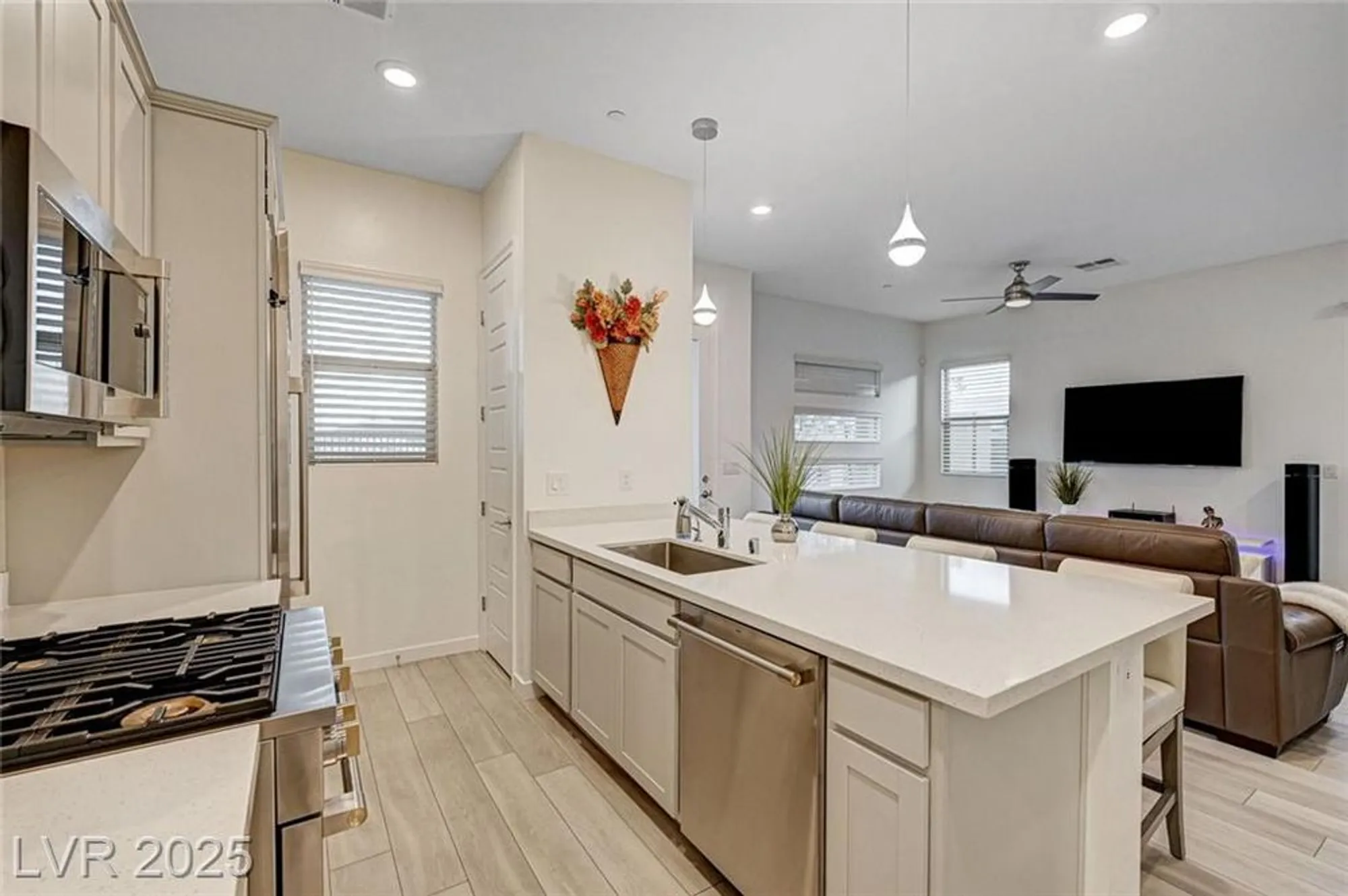 Property Slideshow image 22 of 67 | 912 allister fields ln, Las Vegas, NV, 89138