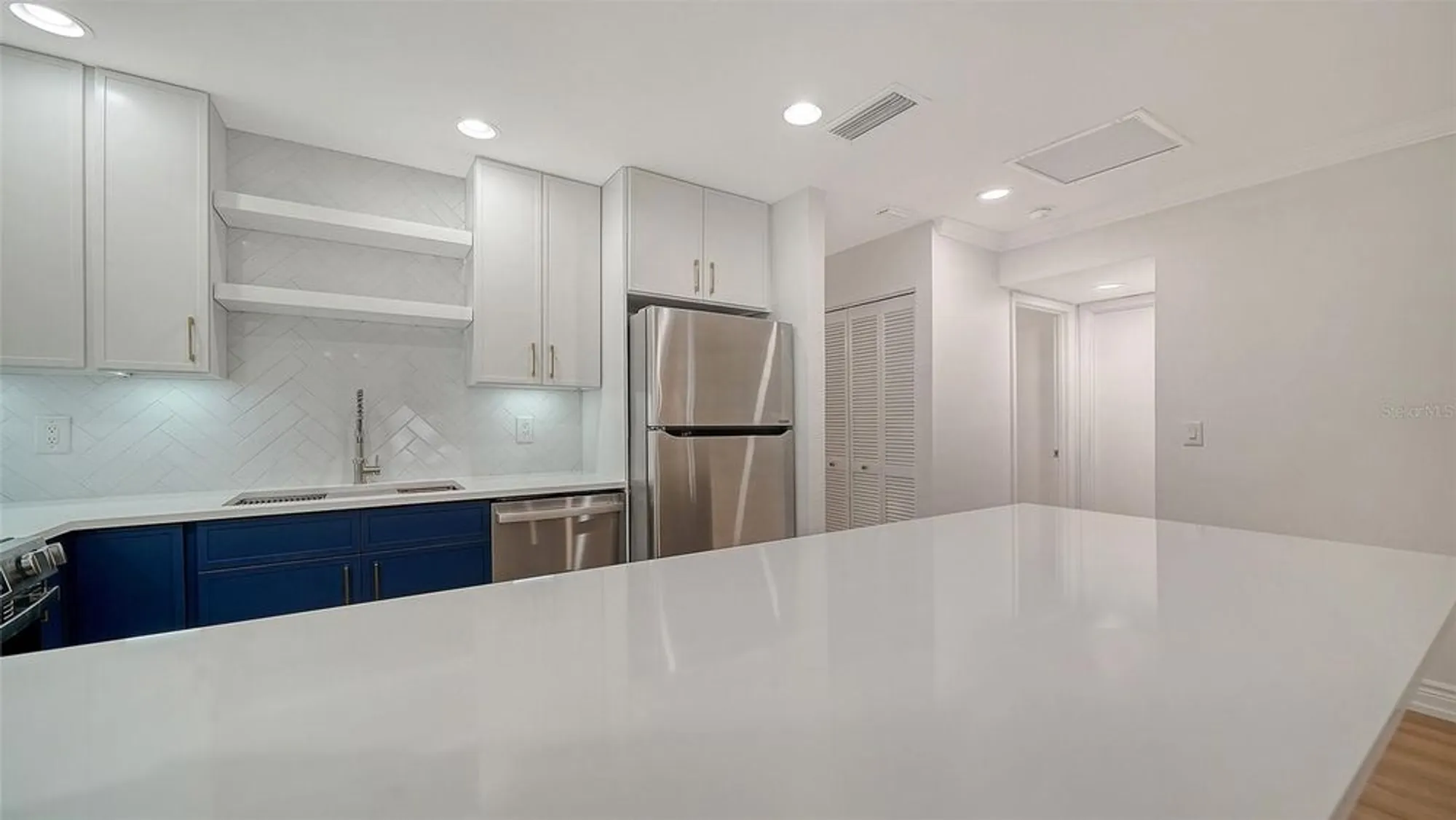 Property Slideshow image 9 of 48 | 5027 kestral park # 64, Sarasota, FL, 34231