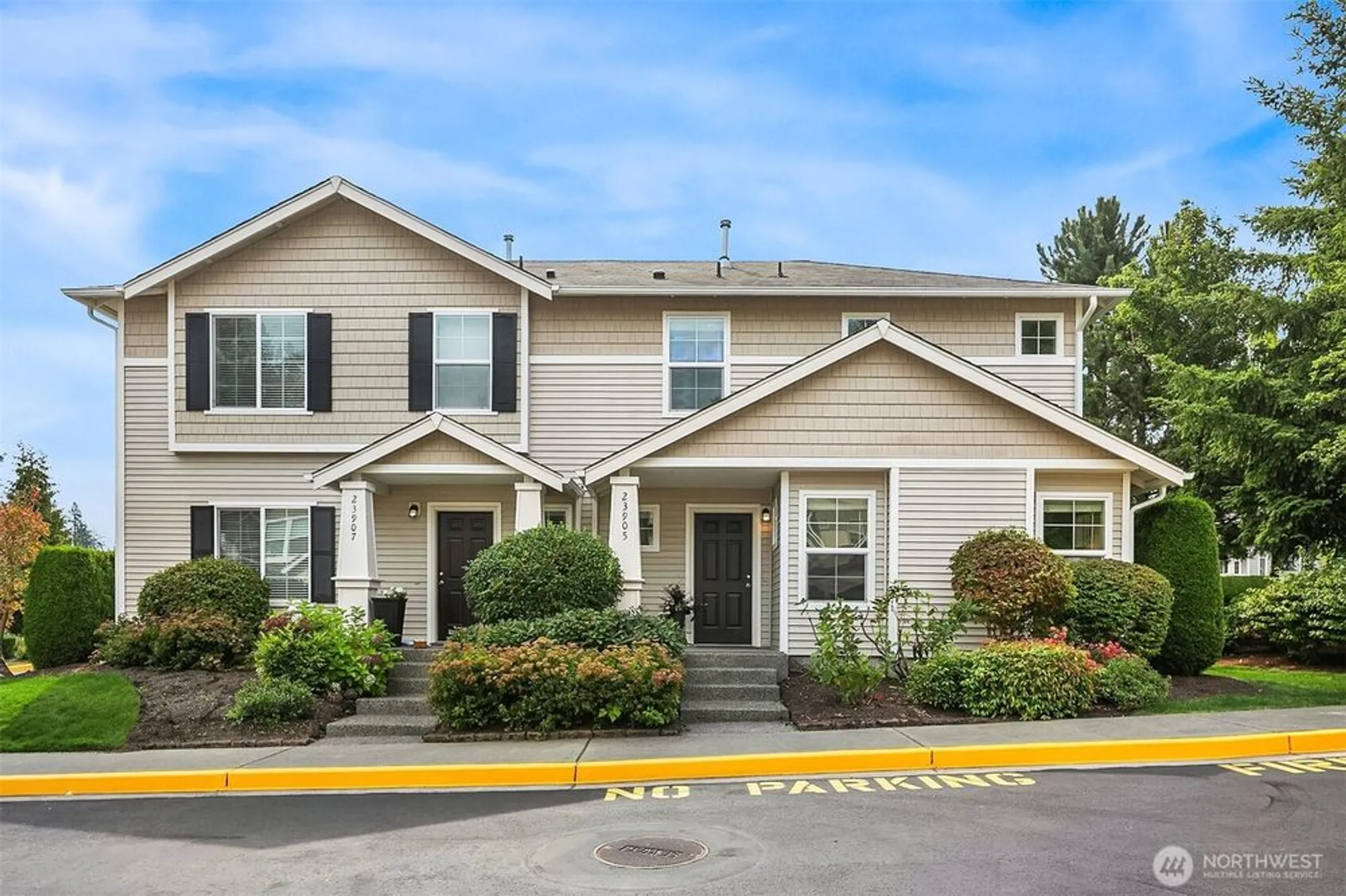 Property Slideshow image 1 of 15 | 23905 ne 113th ln # 4, Redmond, WA, 98053
