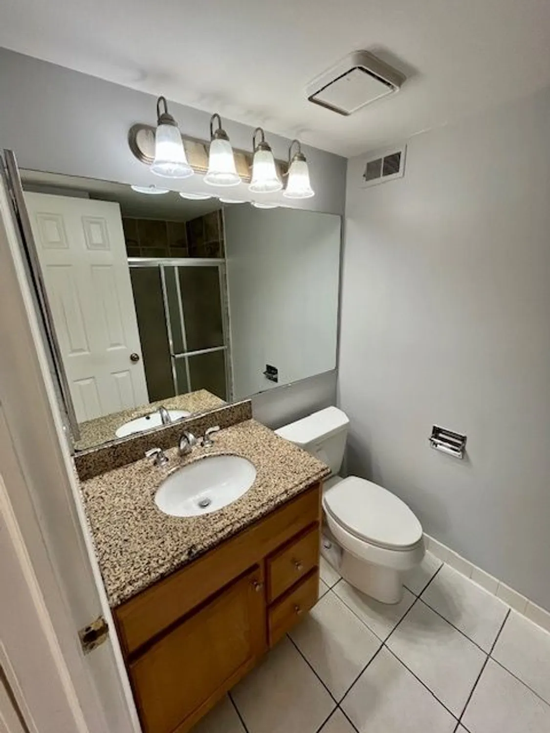 Property Slideshow image 26 of 45 | 33 shoreline rd b, Lake Barrington, IL, 60010