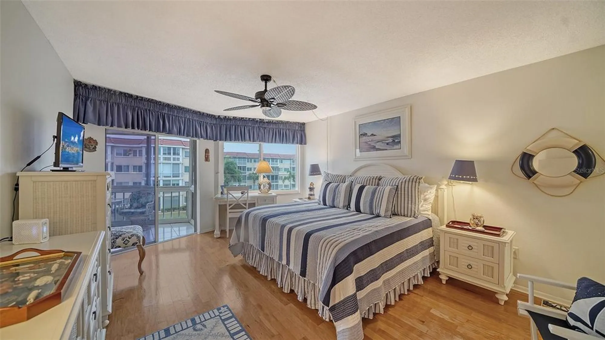 Property Slideshow image 24 of 77 | 1250 n portofino dr # 305mar, Sarasota, FL, 34242