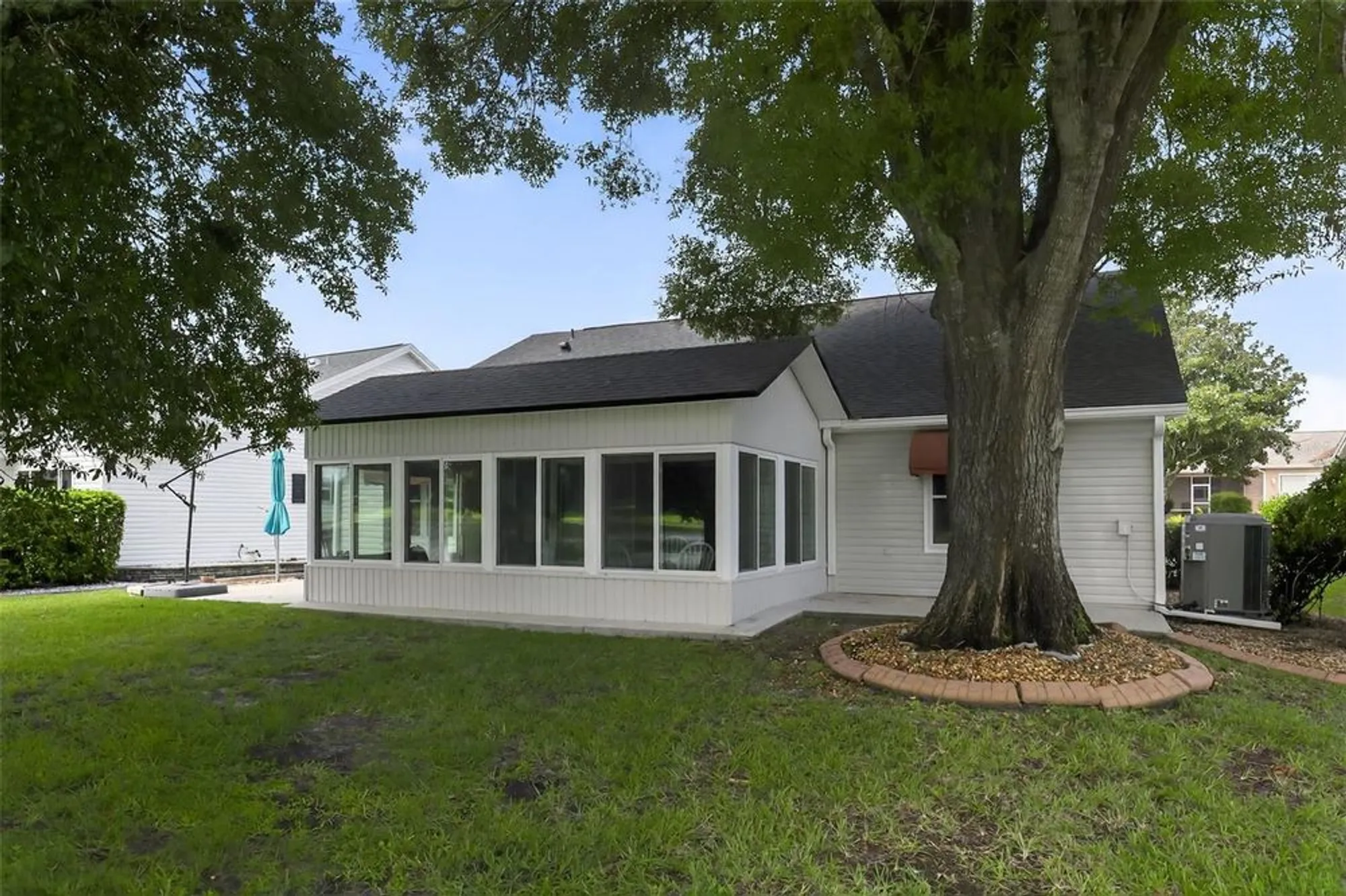 Property Slideshow image 2 of 32 | 411 del mar dr, Lady Lake, FL, 32159