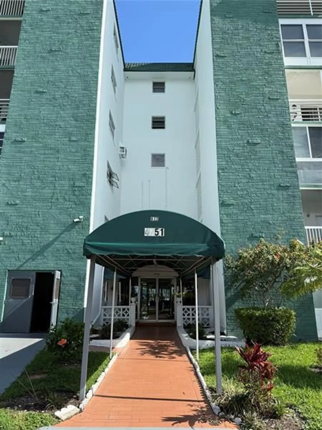 Property Slideshow image 4 of 20 | 4751 nw 21st st apt 216, Lauderhill, FL, 33313