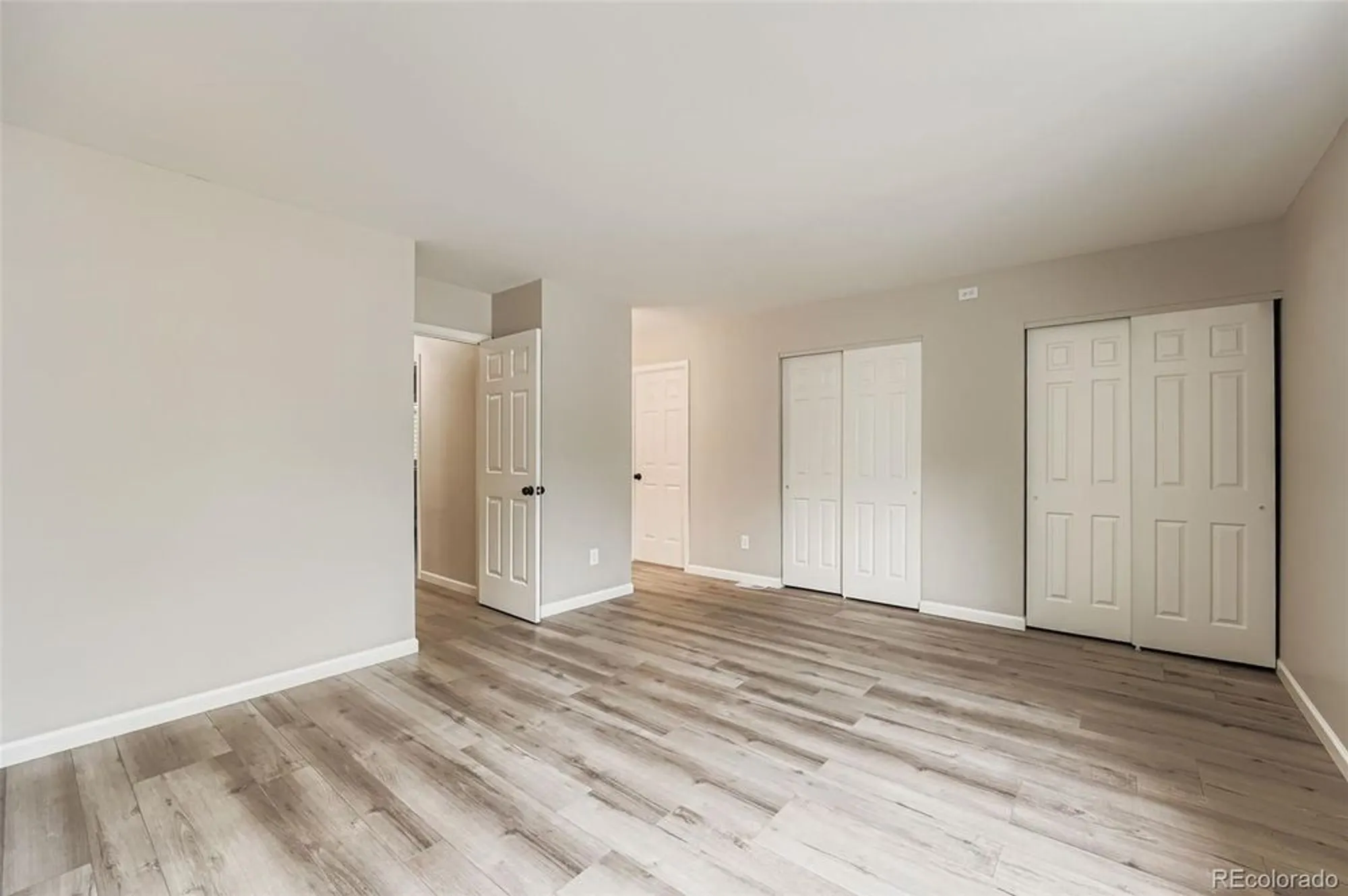 Property Slideshow image 10 of 22 | 2800 s heather gardens way b, Aurora, CO, 80014