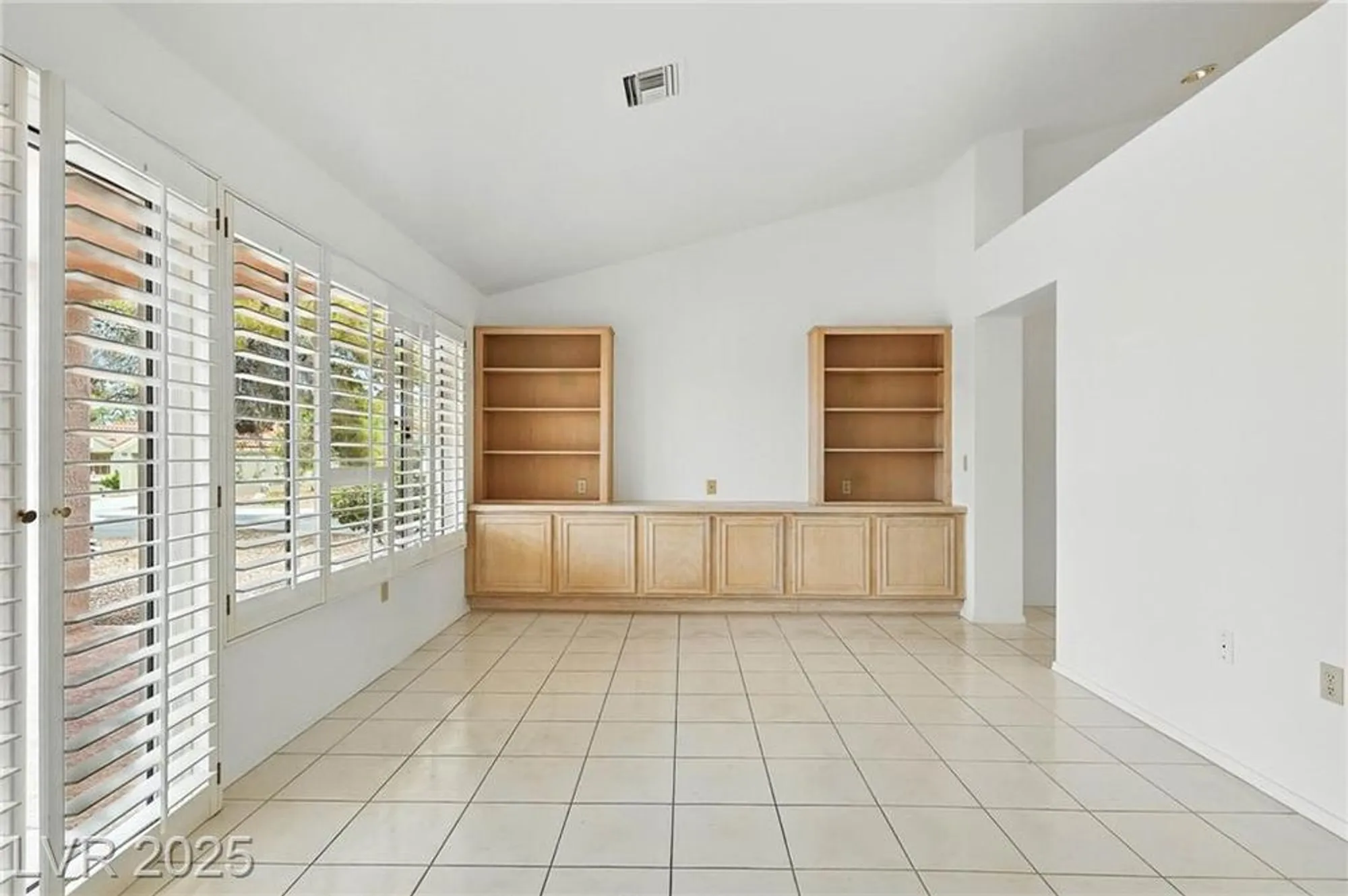Property Slideshow image 13 of 35 | 8500 linderwood dr, Las Vegas, NV, 89134