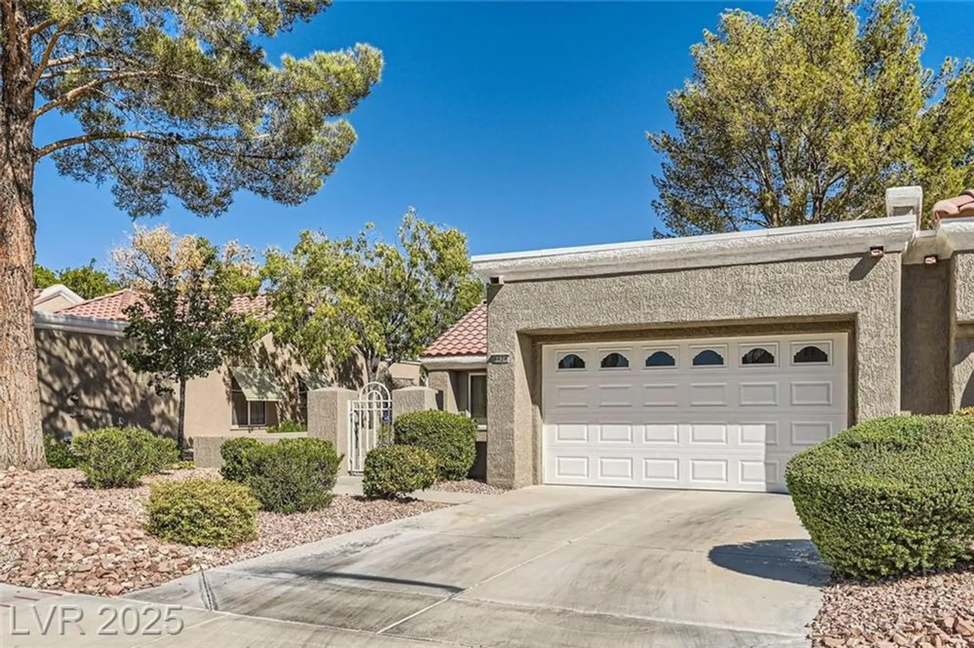 Property Slideshow image 3 of 25 | 8628 desert holly dr, Las Vegas, NV, 89134