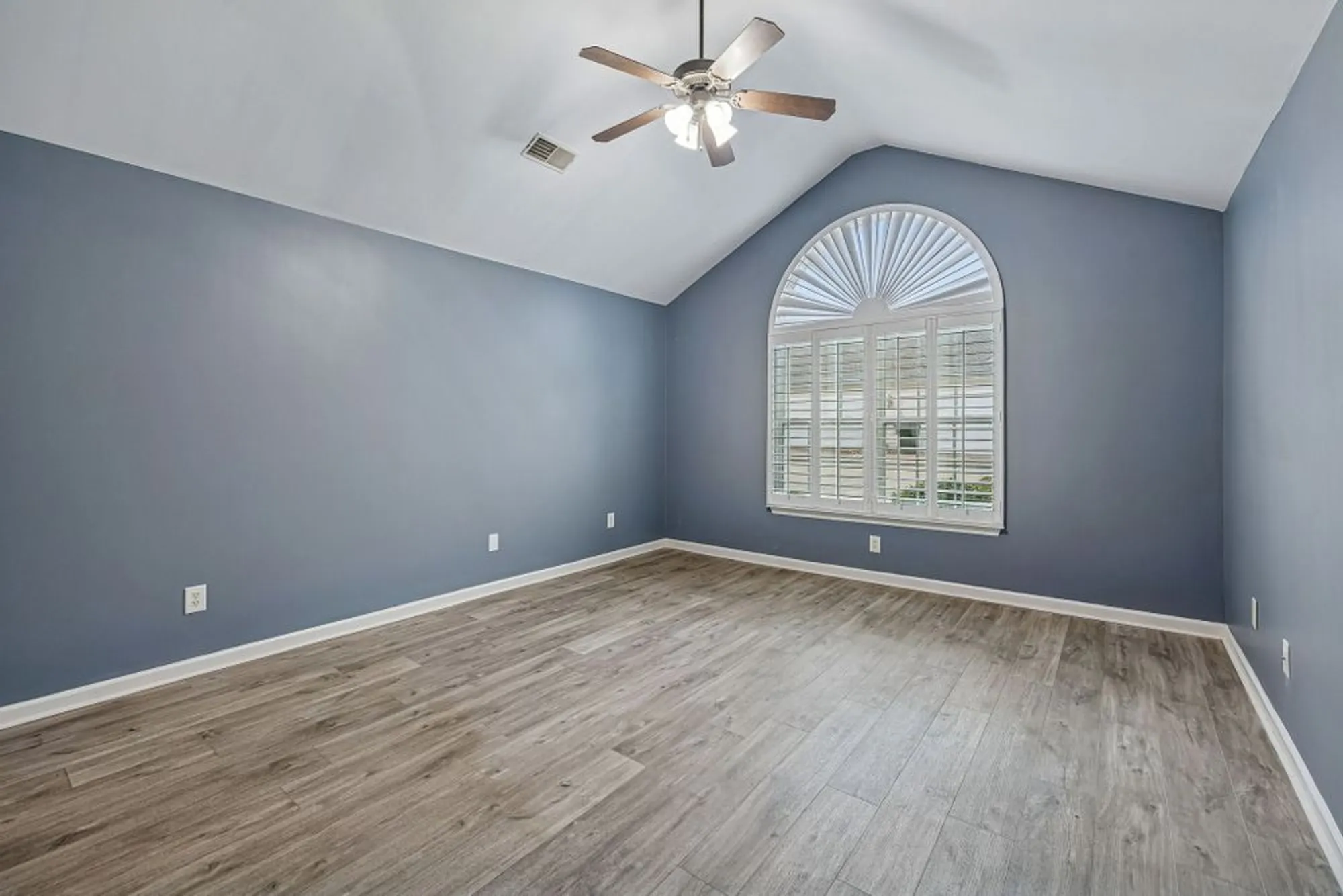 Property Slideshow image 21 of 39 | 825 s browns ln 2102, Gallatin, TN, 37066