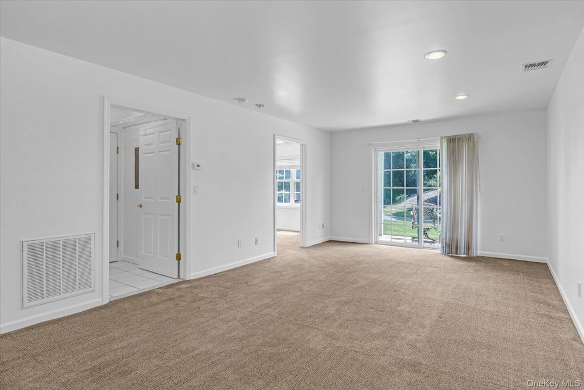 Property Slideshow image 5 of 26 | 911 altessa blvd, Melville, NY, 11747