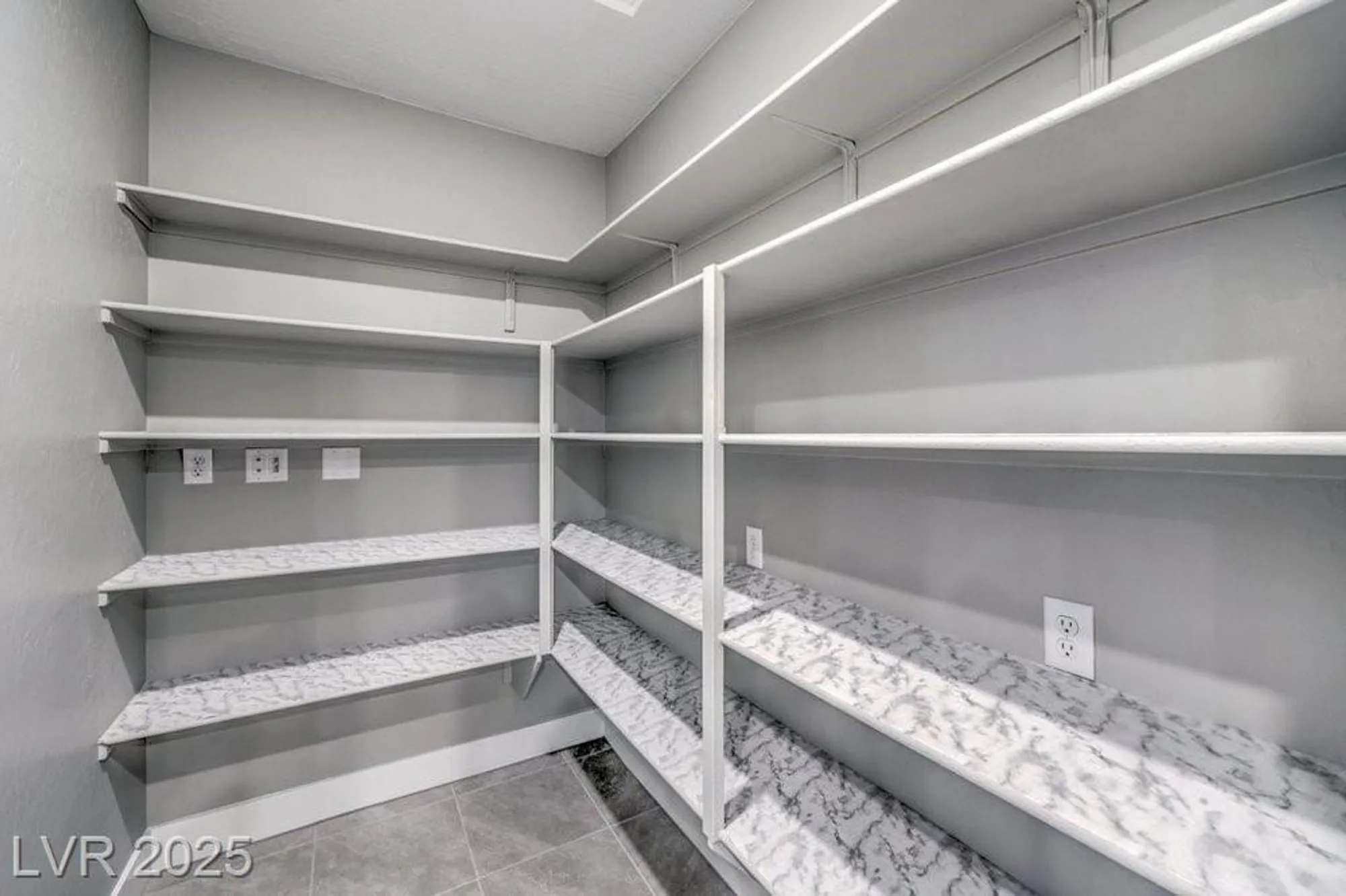 Property Slideshow image 14 of 48 | 70 lake bluff ct, Henderson, NV, 89011