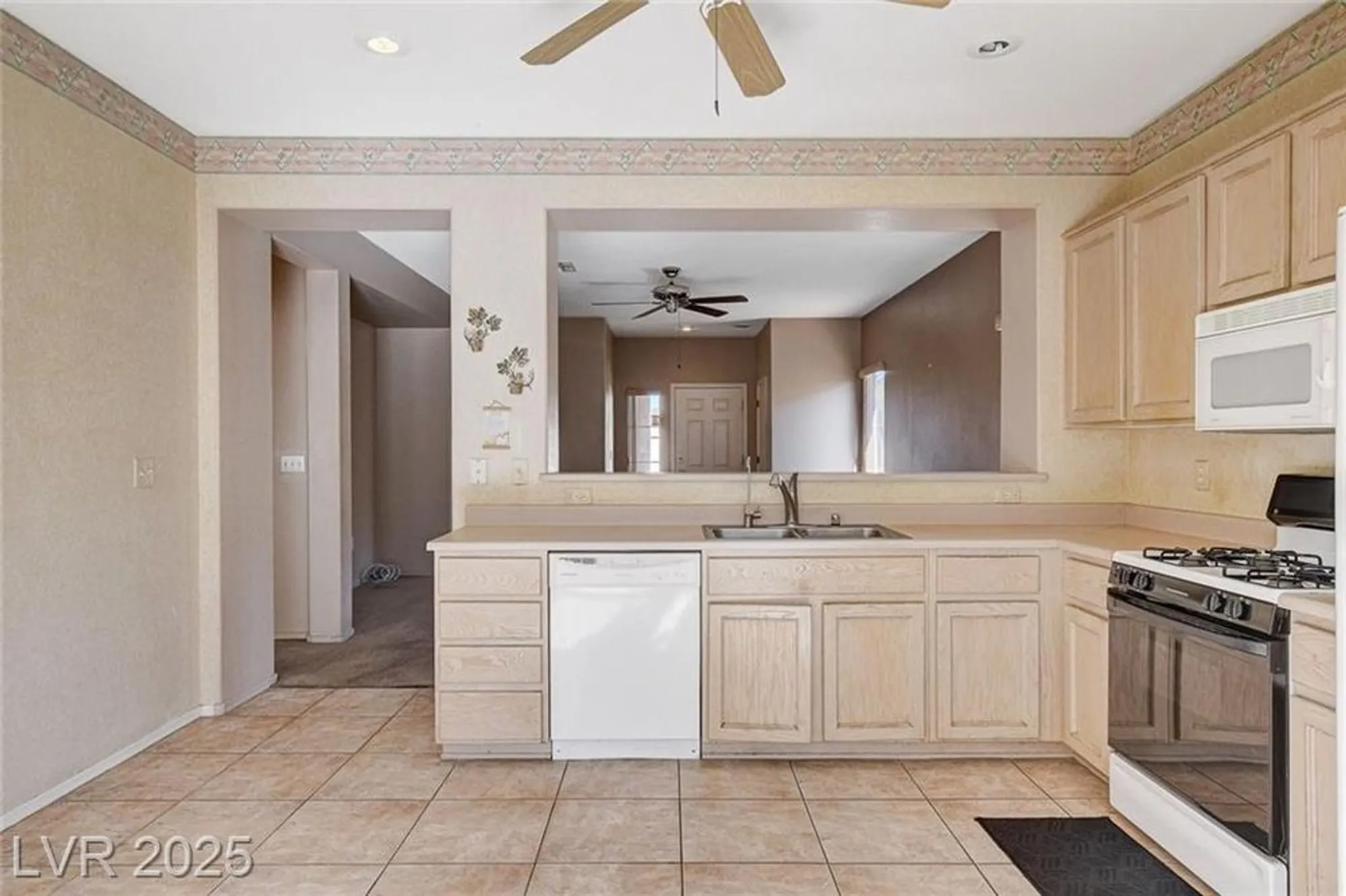 Property Slideshow image 14 of 32 | 2507 libretto ave, Henderson, NV, 89052