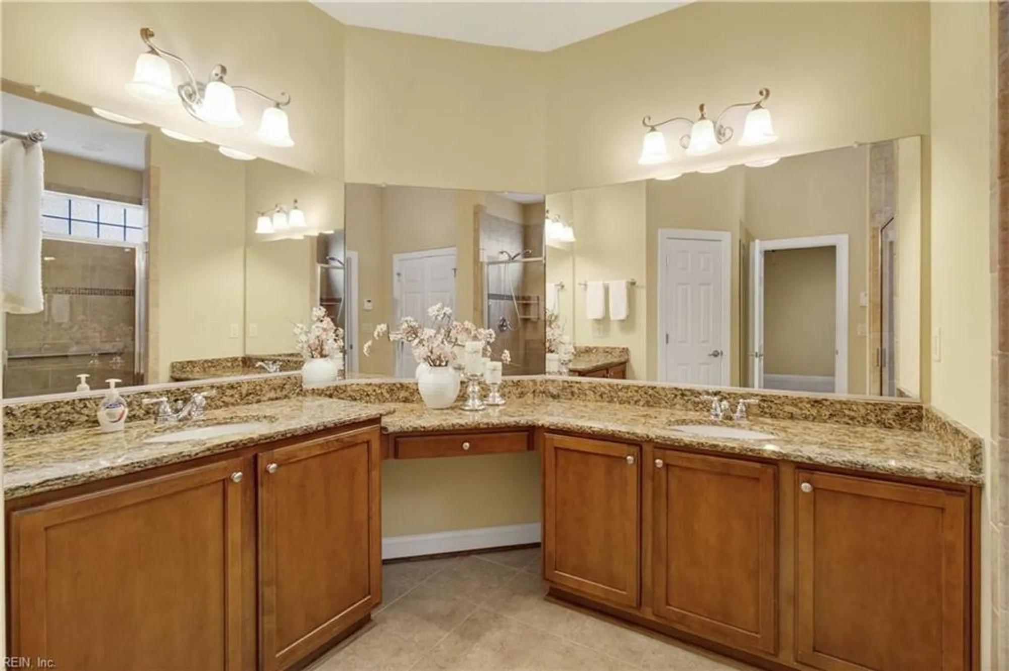 Property Slideshow image 27 of 35 | 1425 blairwood ln, Chesapeake, VA, 23320