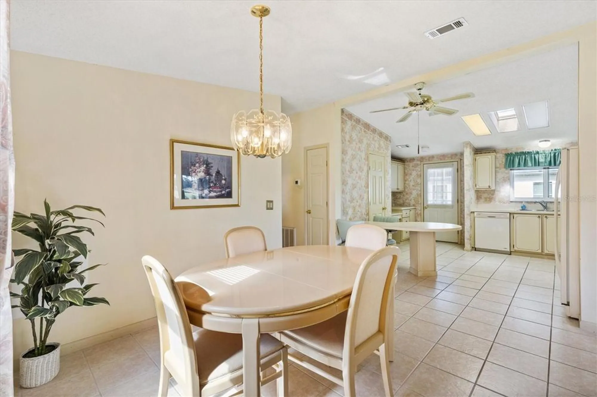 Property Slideshow image 10 of 38 | 523 bonita dr, The Villages, FL, 32159