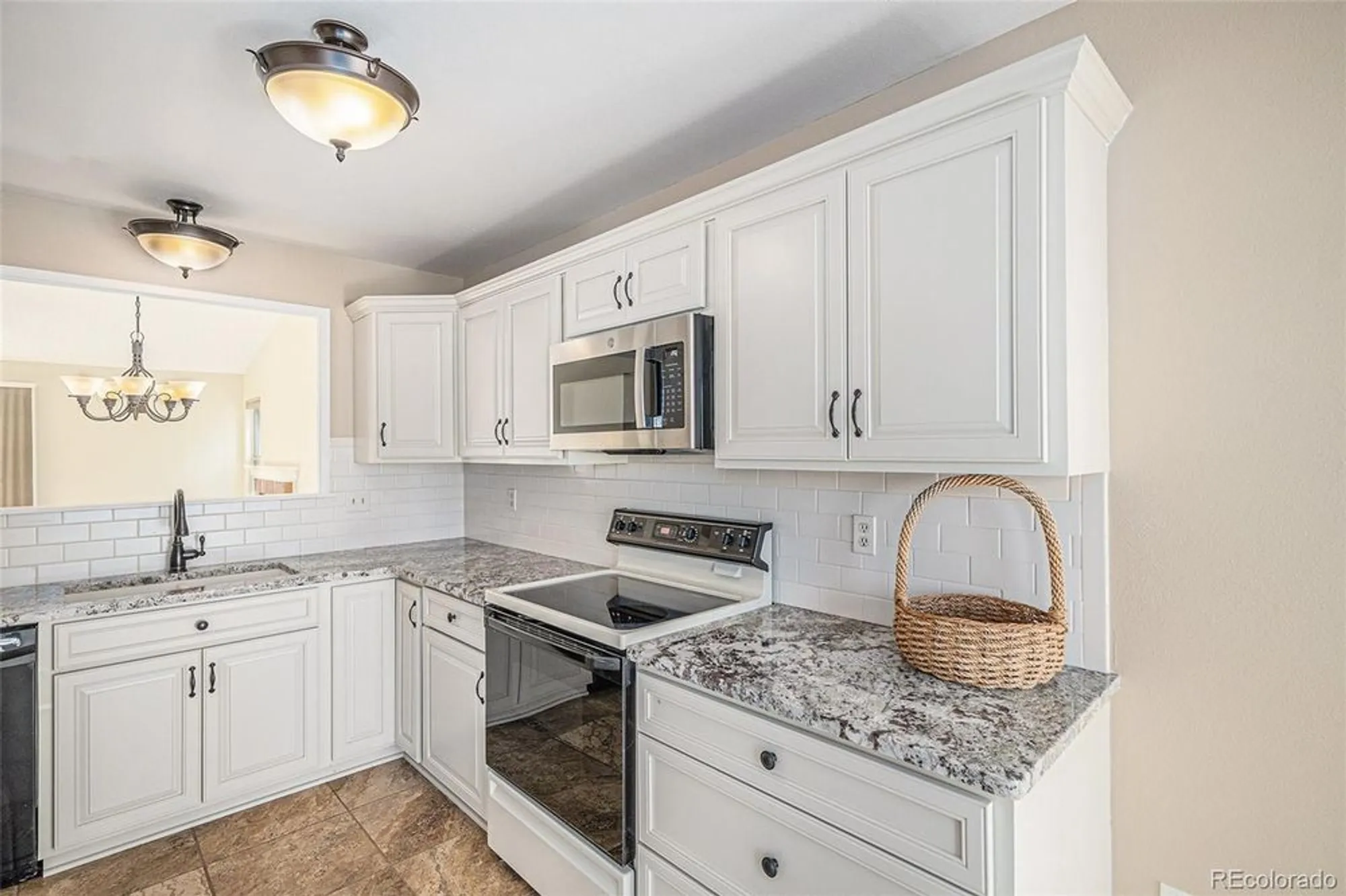 Property Slideshow image 7 of 25 | 16 shetland ct, Highlands Ranch, CO, 80130