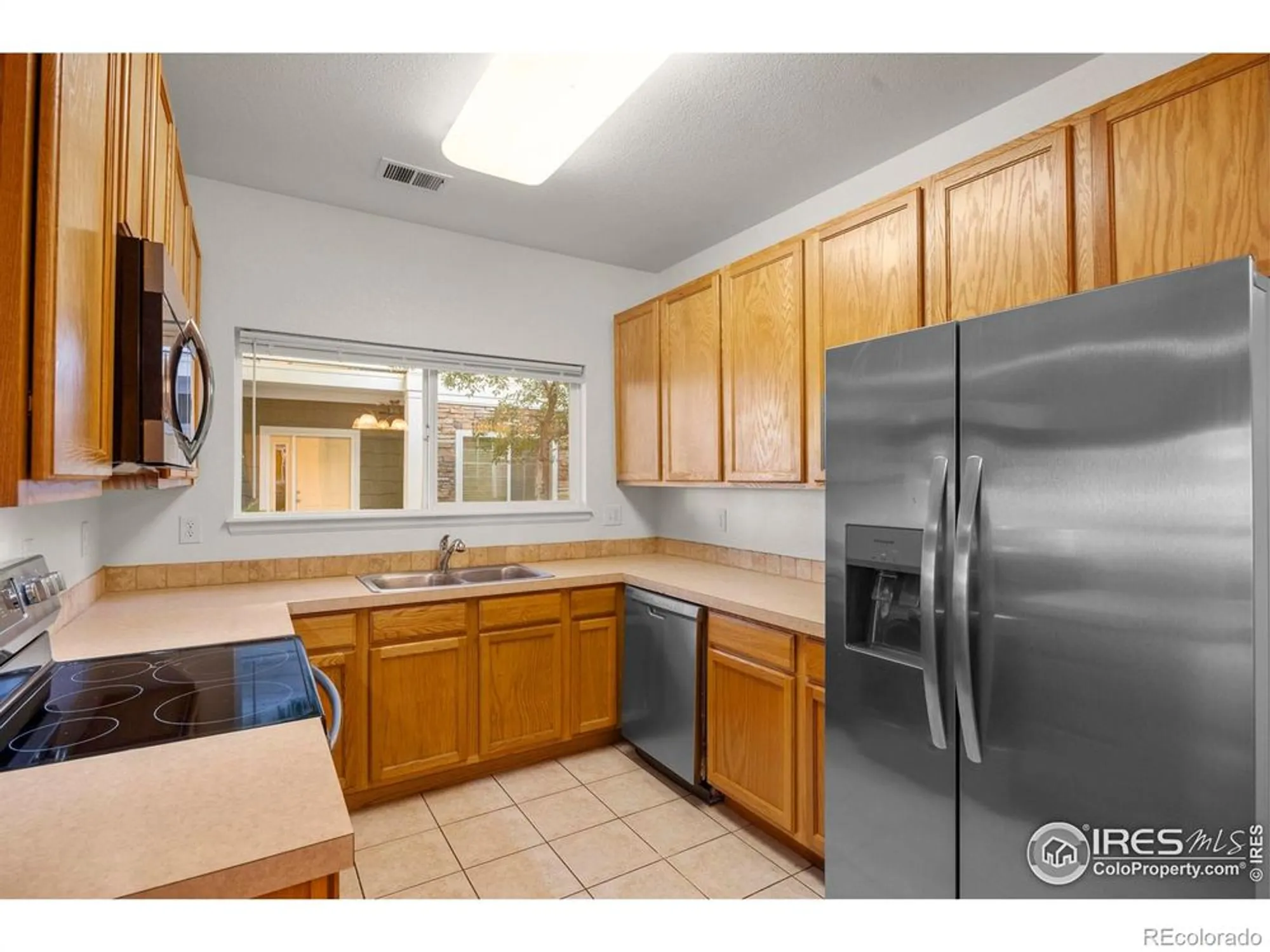 Property Slideshow image 16 of 24 | 4725 hahns peak dr 101, Loveland, CO, 80538