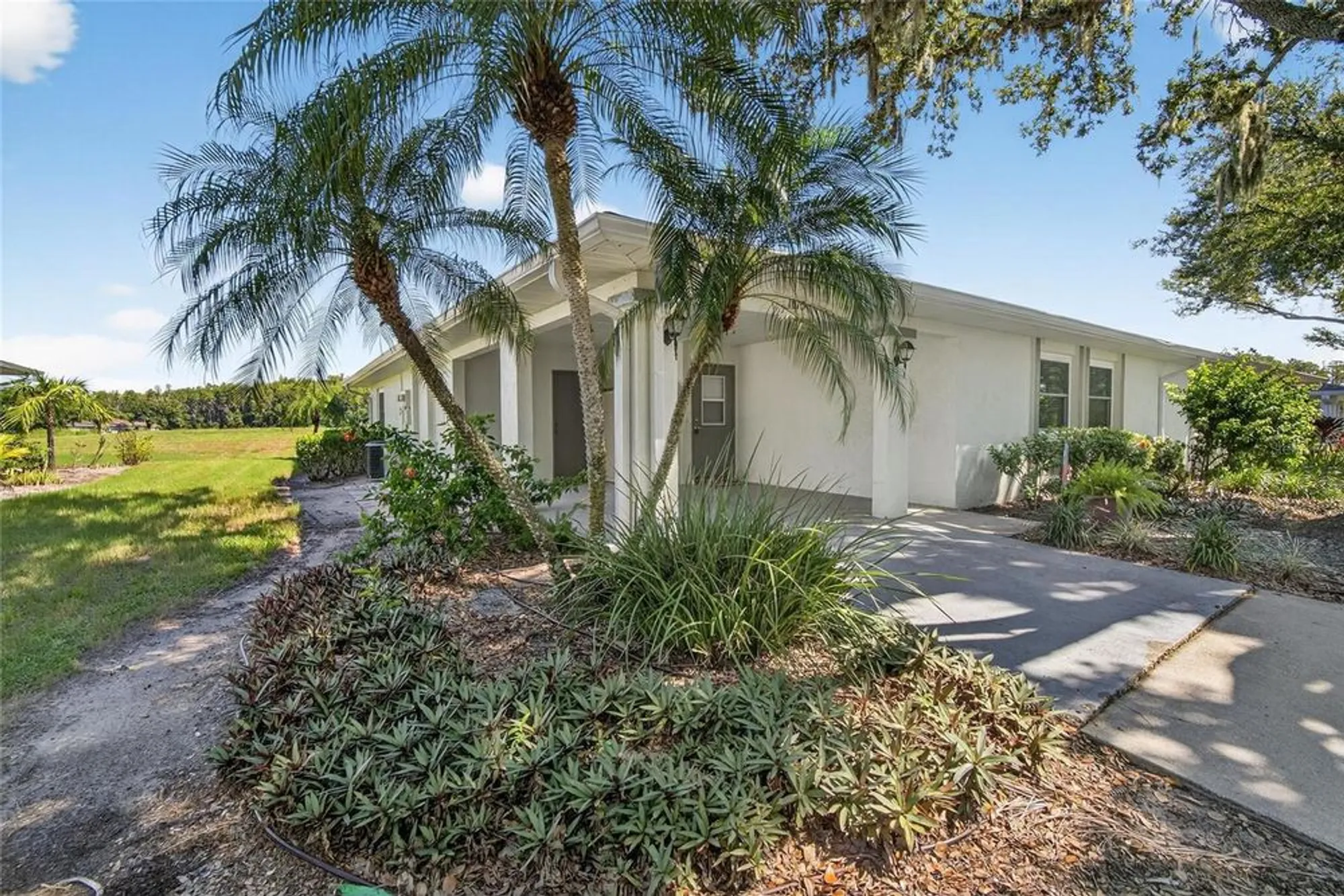 Property Slideshow image 5 of 84 | 1015 harefield cir # 1015, Sun City Center, FL, 33573