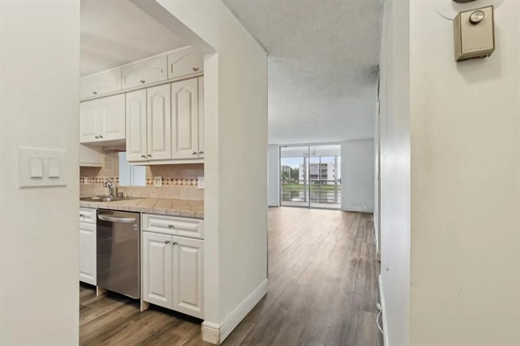 Property Slideshow image 8 of 39 | 1024 se 4th ave 204, Dania Beach, FL, 33004