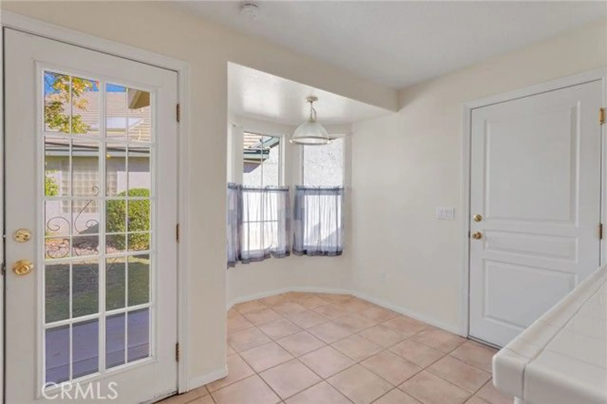 Property Slideshow image 14 of 28 | 11236 bunker cir, Apple Valley, CA, 92308