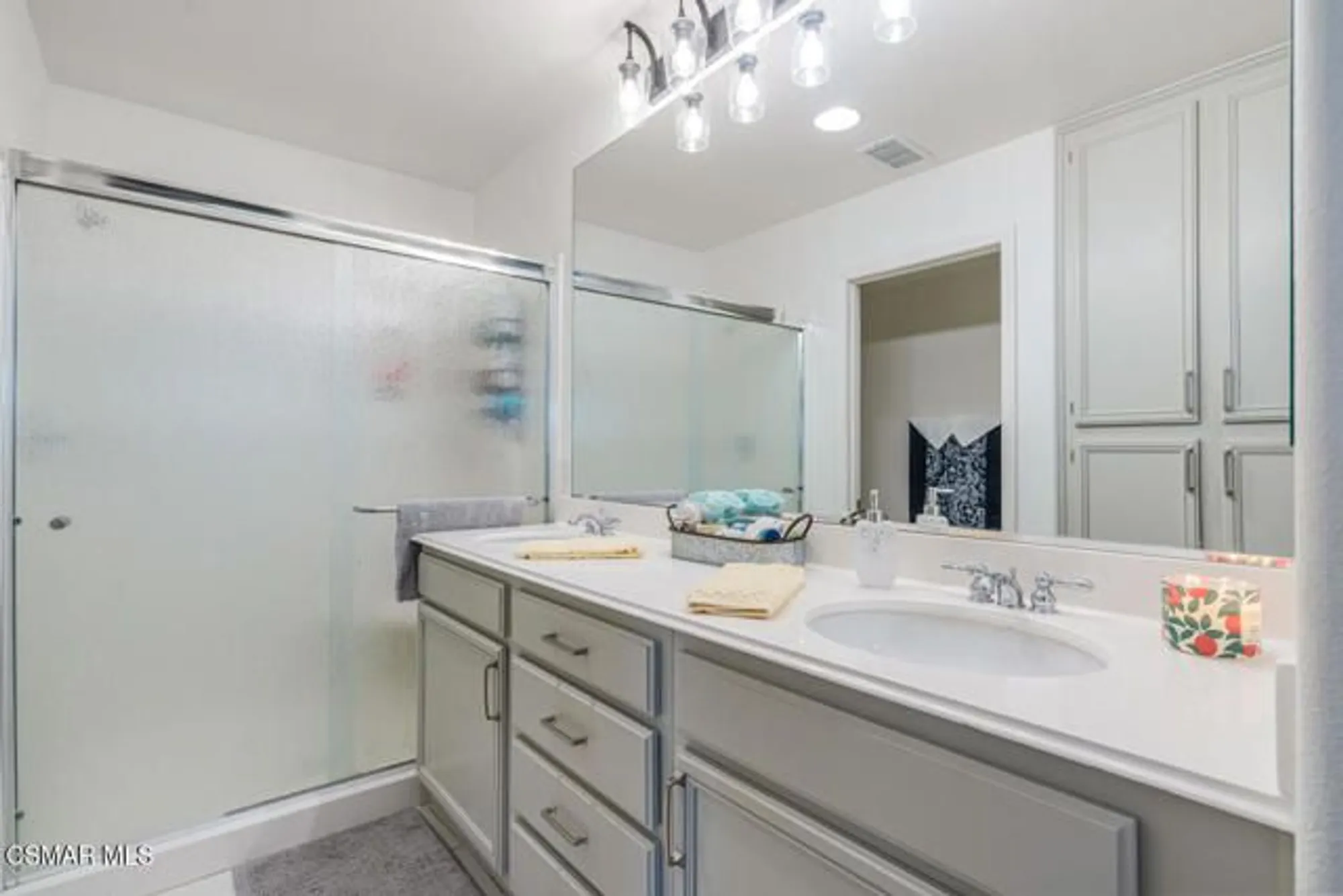 Property Slideshow image 19 of 27 | 2040 freesia ave, Simi Valley, CA, 93063