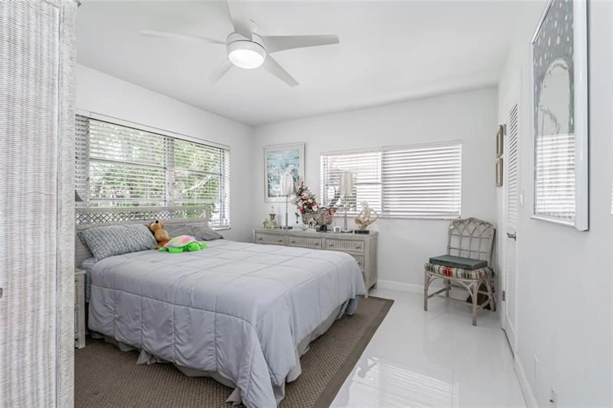 Property Slideshow image 4 of 76 | 811 s hollybrook dr 301, Pembroke Pines, FL, 33025
