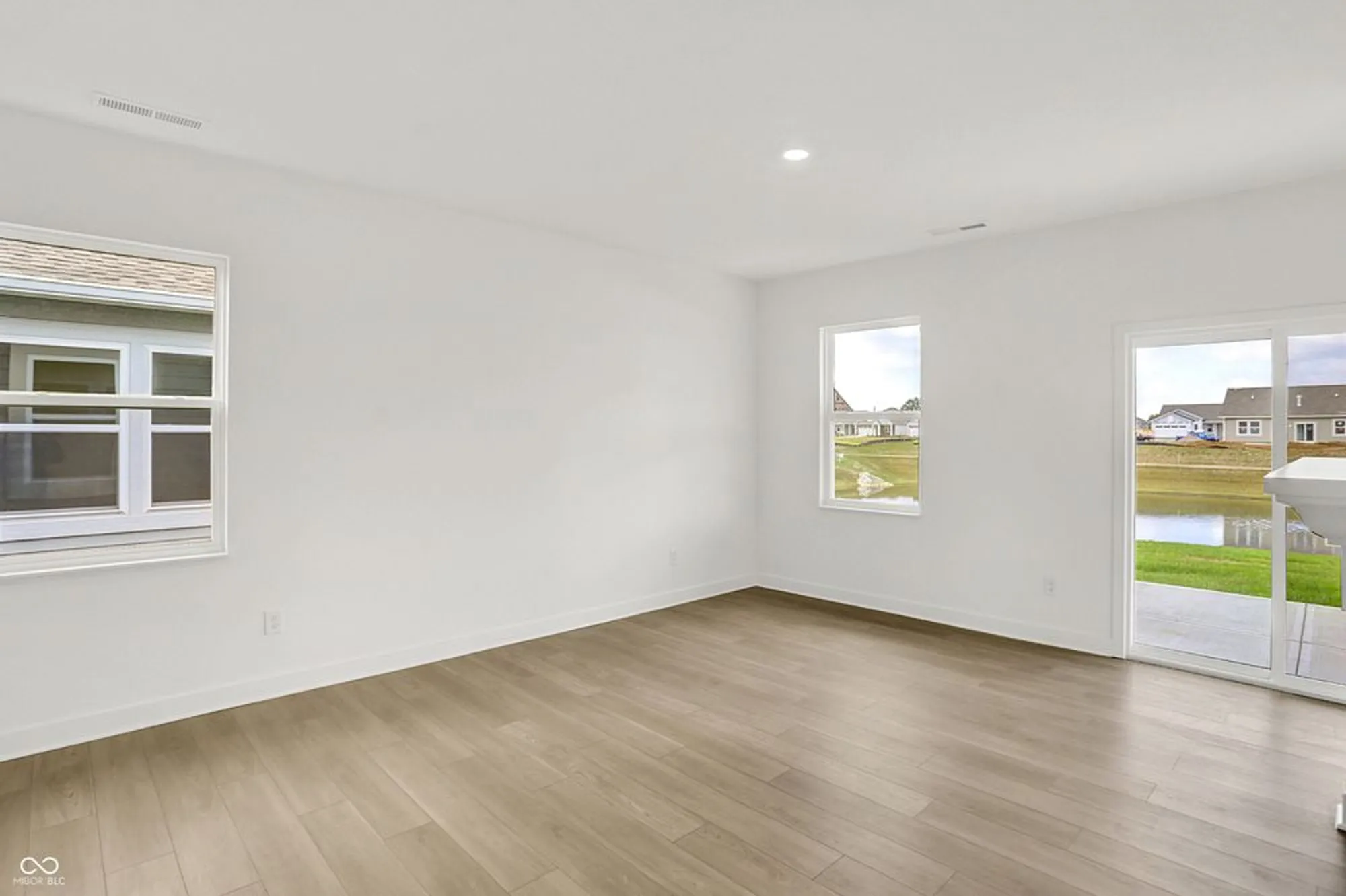 Property Slideshow image 17 of 34 | 5270 nettleton way, Avon, IN, 46123