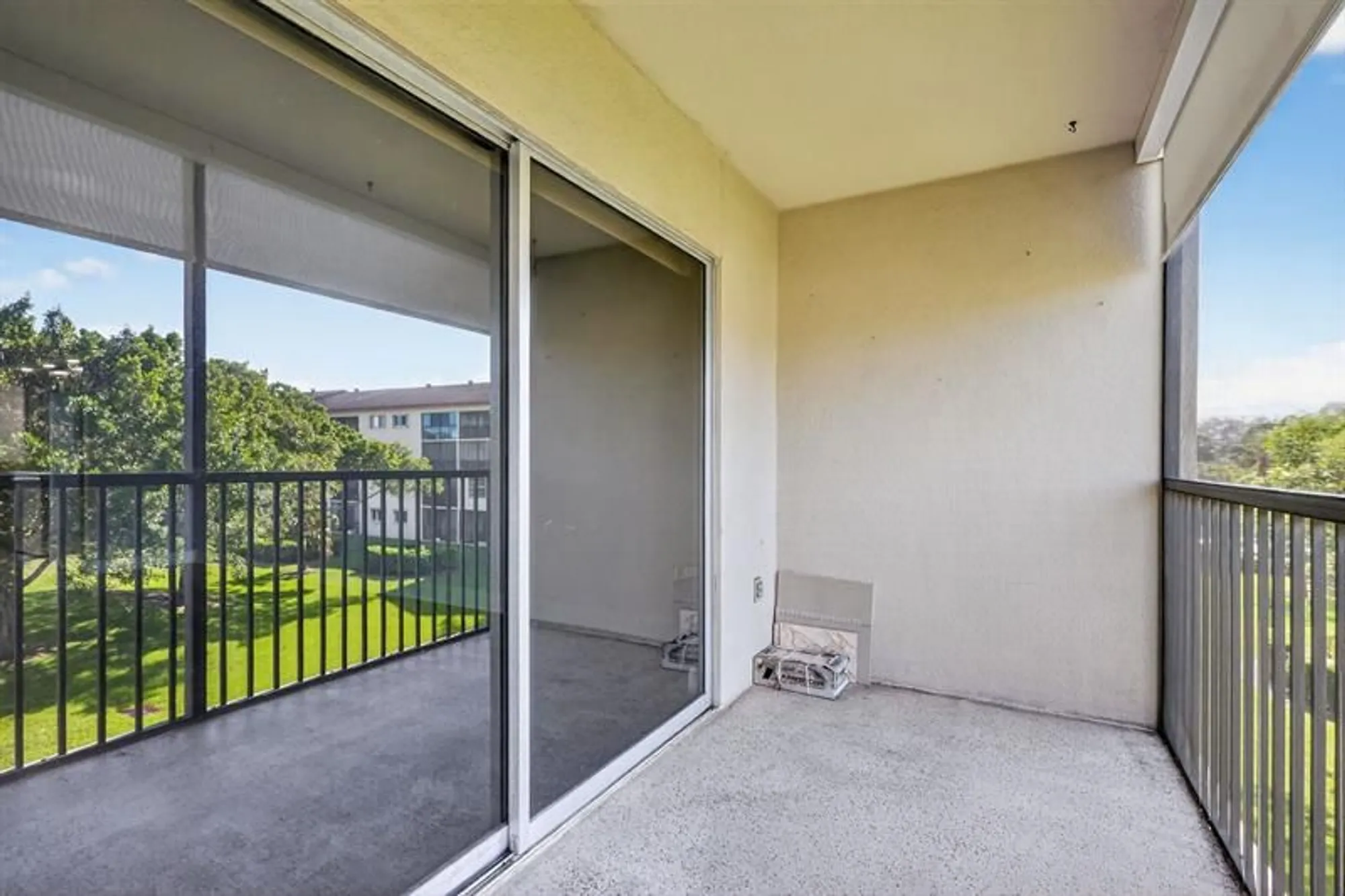 Property Slideshow image 6 of 39 | 1600 sw 127th way, Pembroke Pines, FL, 33027