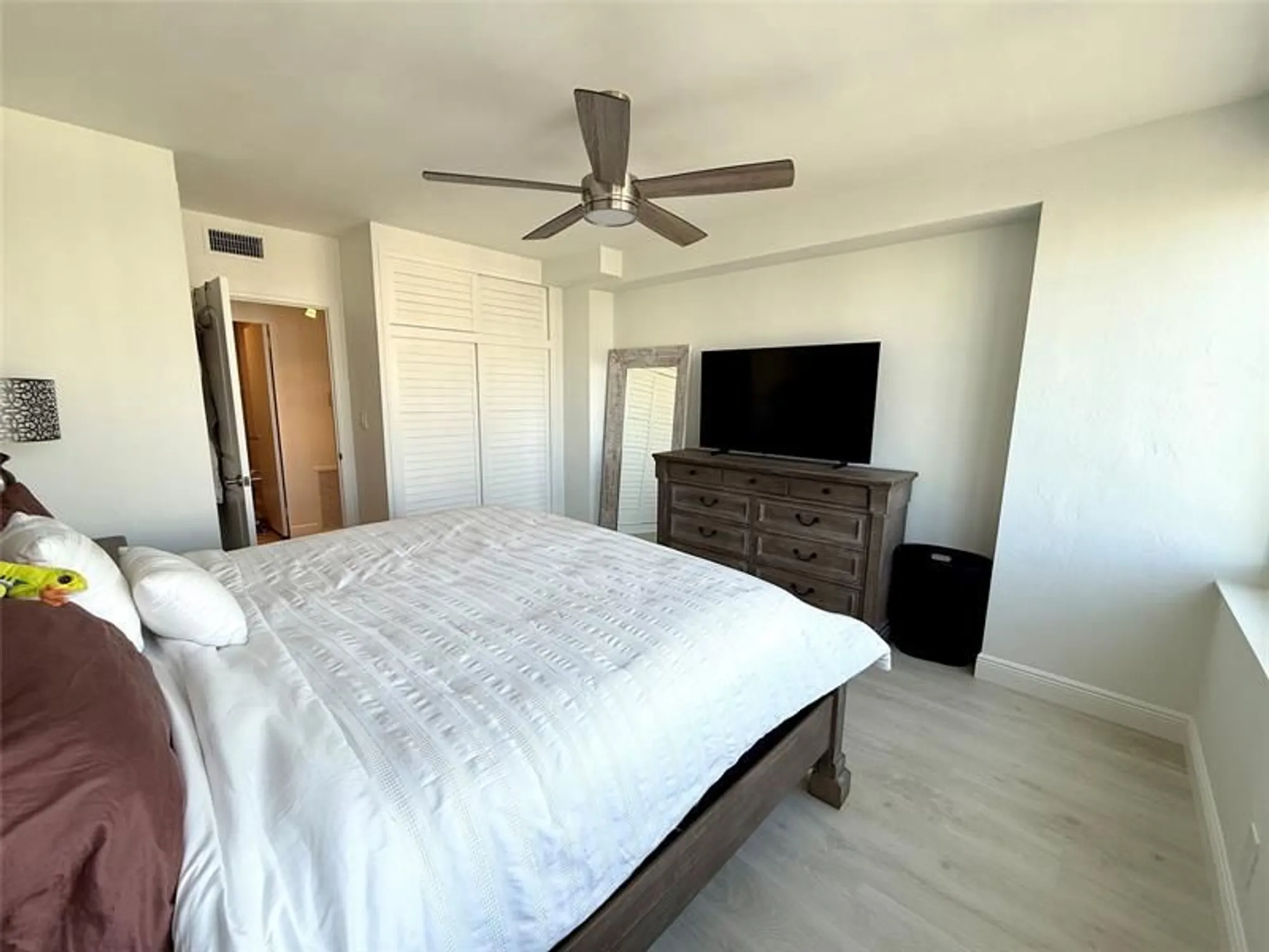 Property Slideshow image 16 of 31 | 3233 ne 34th st apt 1403, Fort Lauderdale, FL, 33308