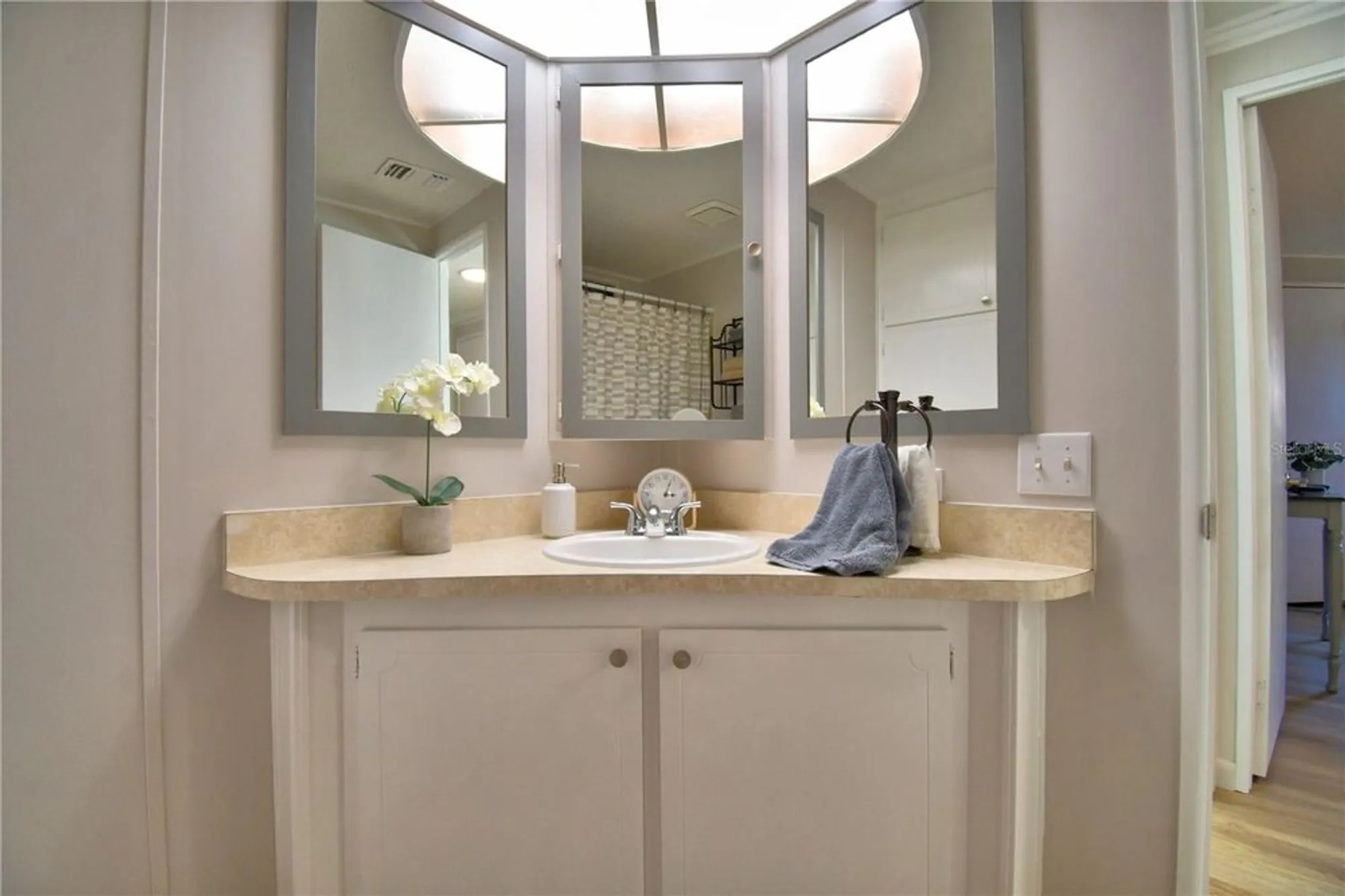 Property Slideshow image 38 of 50 | 4849 goldenview ln, Lakeland, FL, 33811