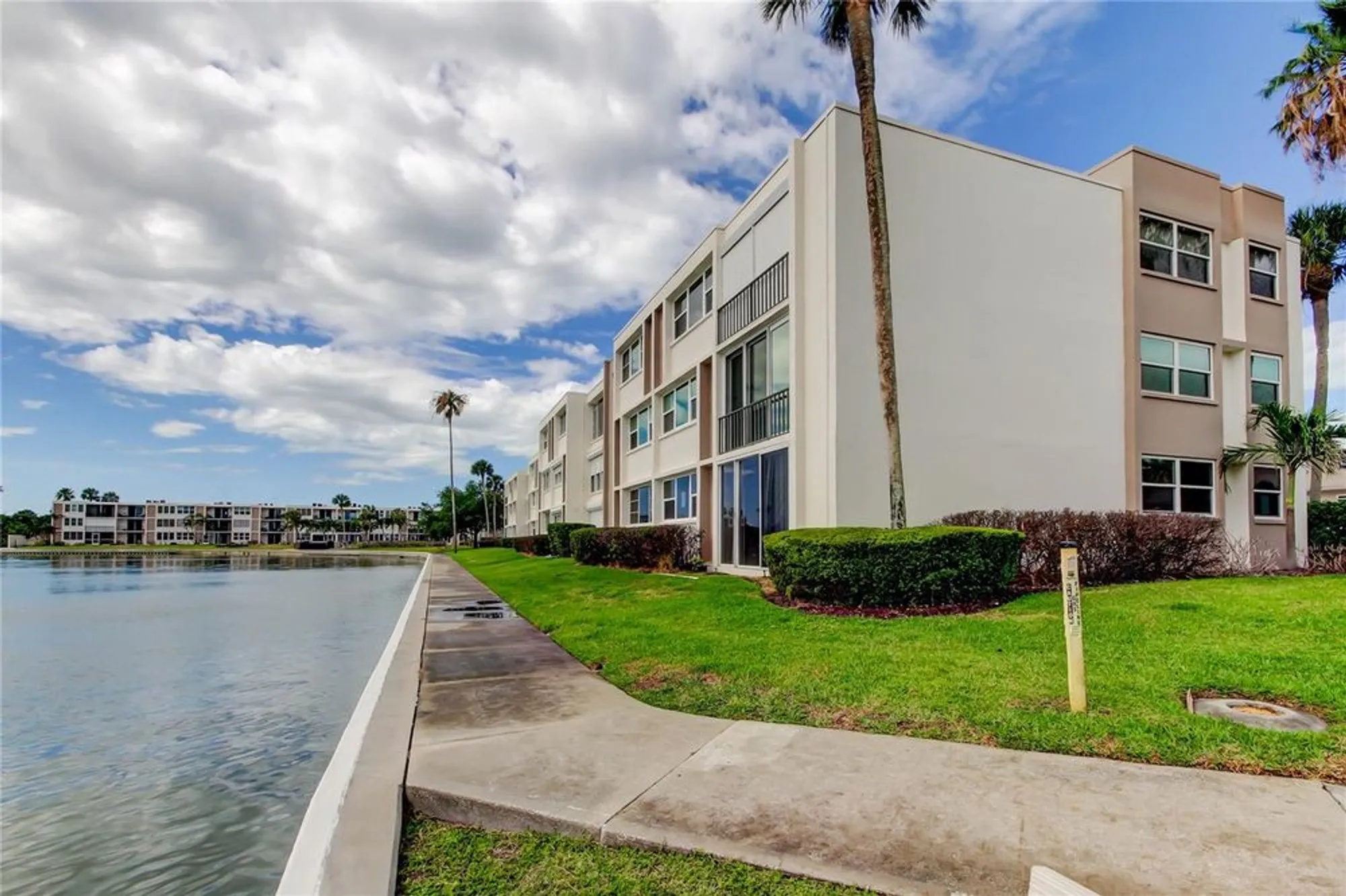 Property Slideshow image 3 of 45 | 7425 bay island dr 203, South Pasadena, FL, 33707