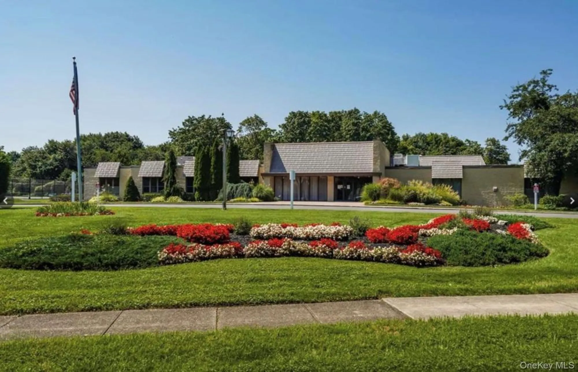 Property Slideshow image 8 of 8 | 401 cabot ct, Smithtown, NY, 11780