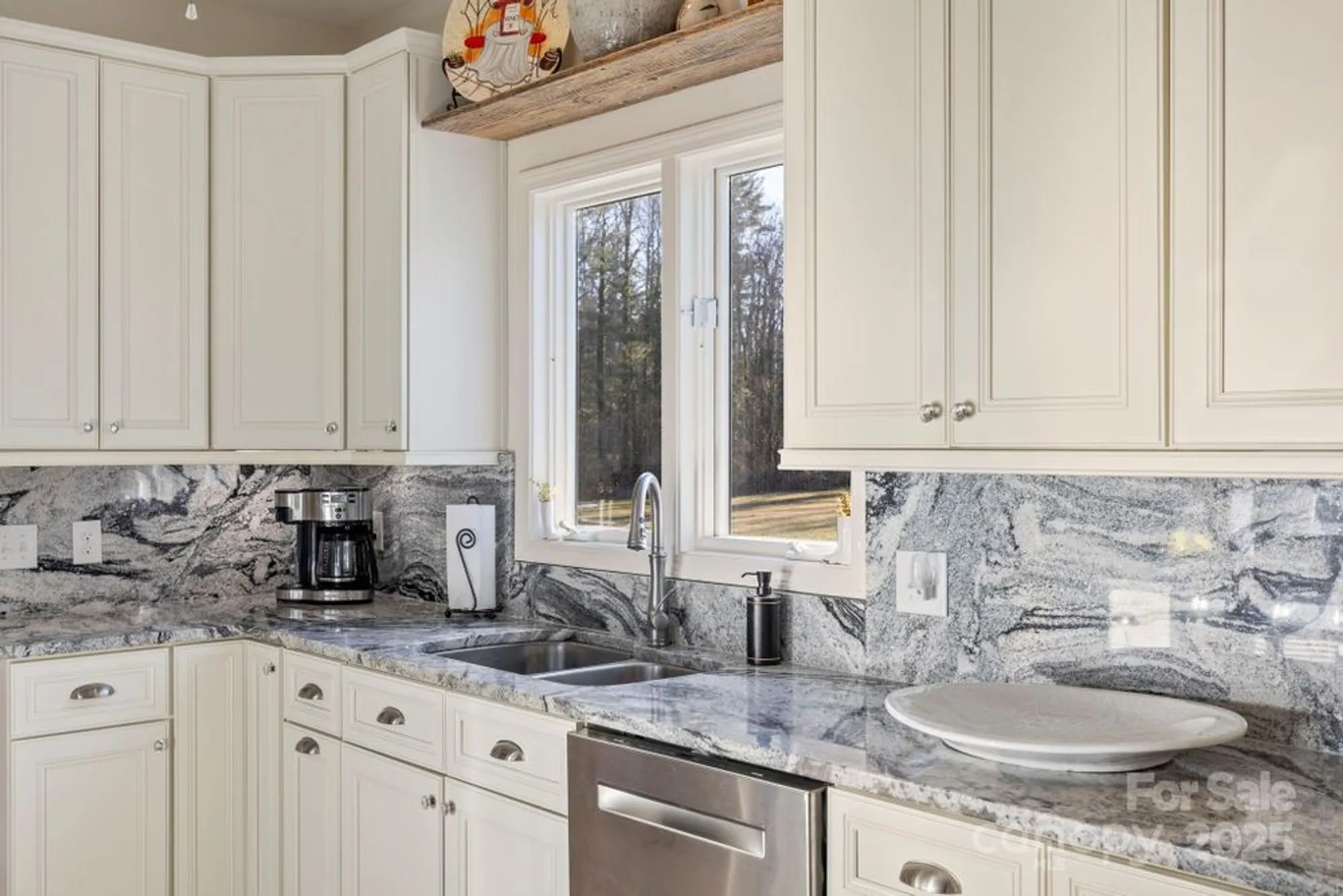 Property Slideshow image 11 of 32 | 24 country meadows ln, Hendersonville, NC, 28792