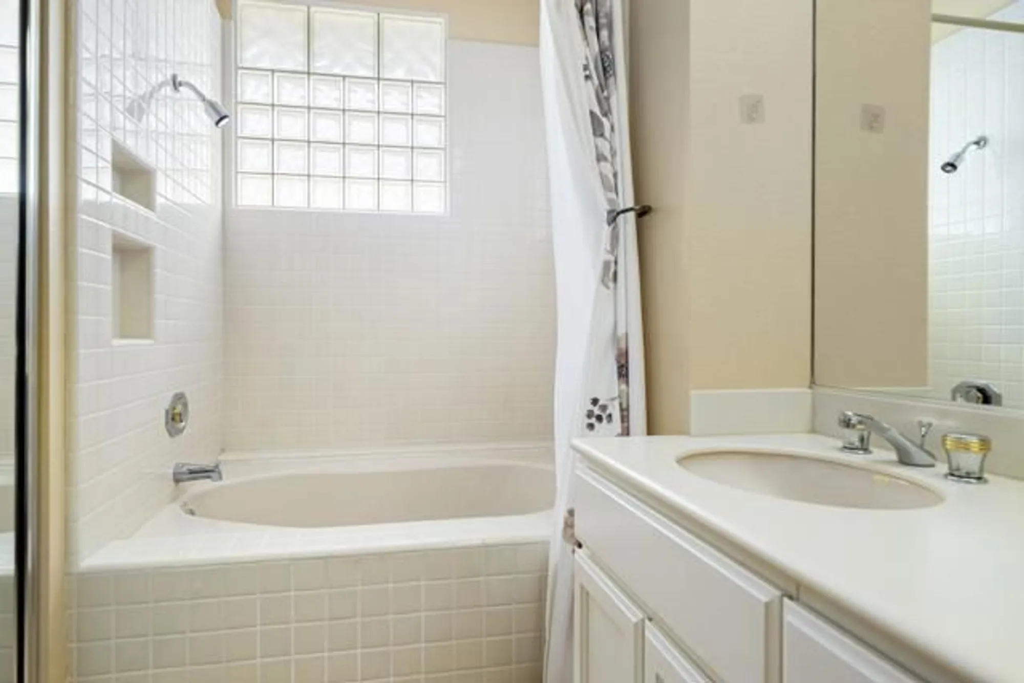 Property Slideshow image 38 of 43 | 55199 laurel vly, La Quinta, CA, 92253