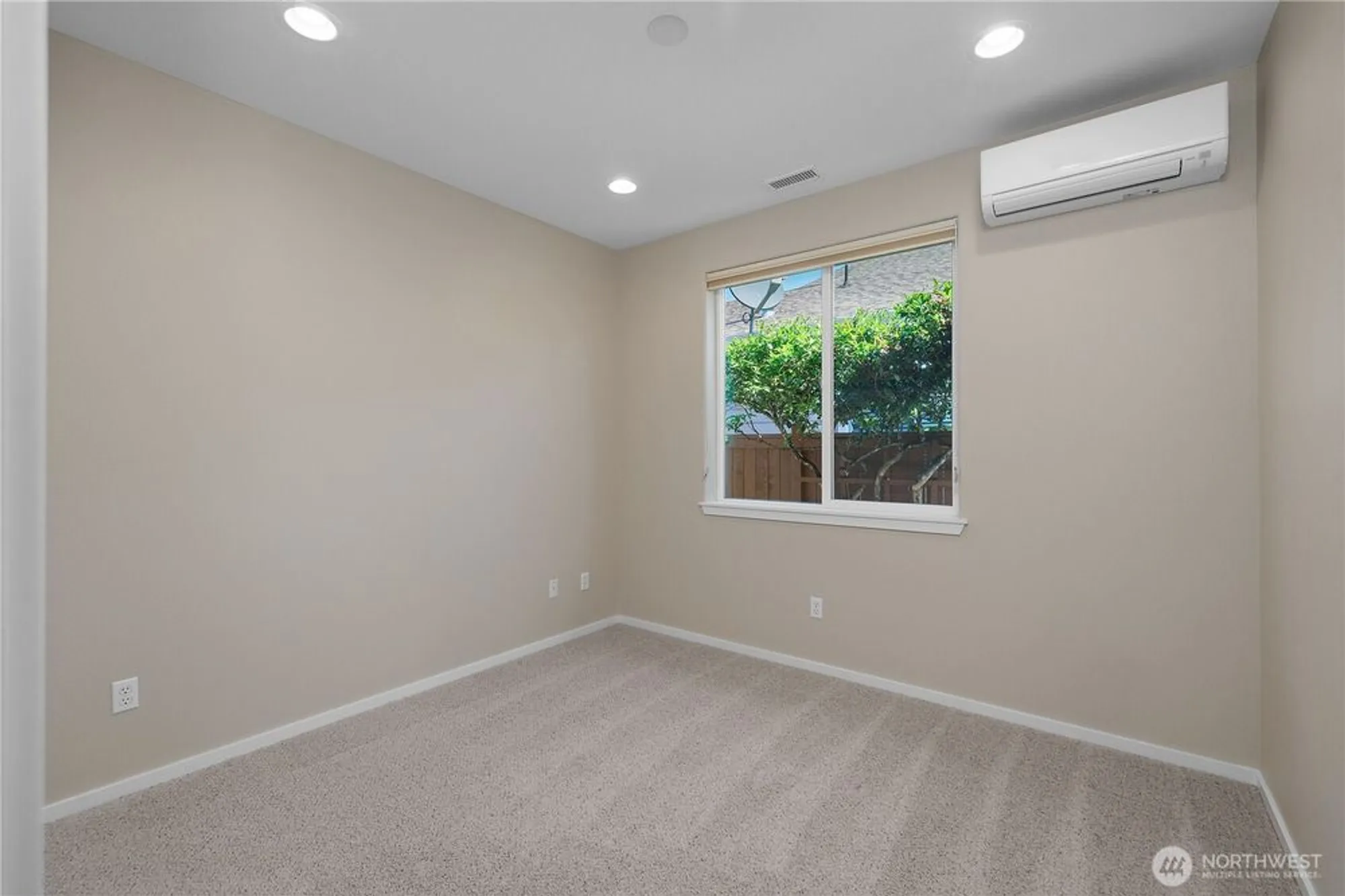 Property Slideshow image 32 of 39 | 4812 spokane st, Lacey, WA, 98516