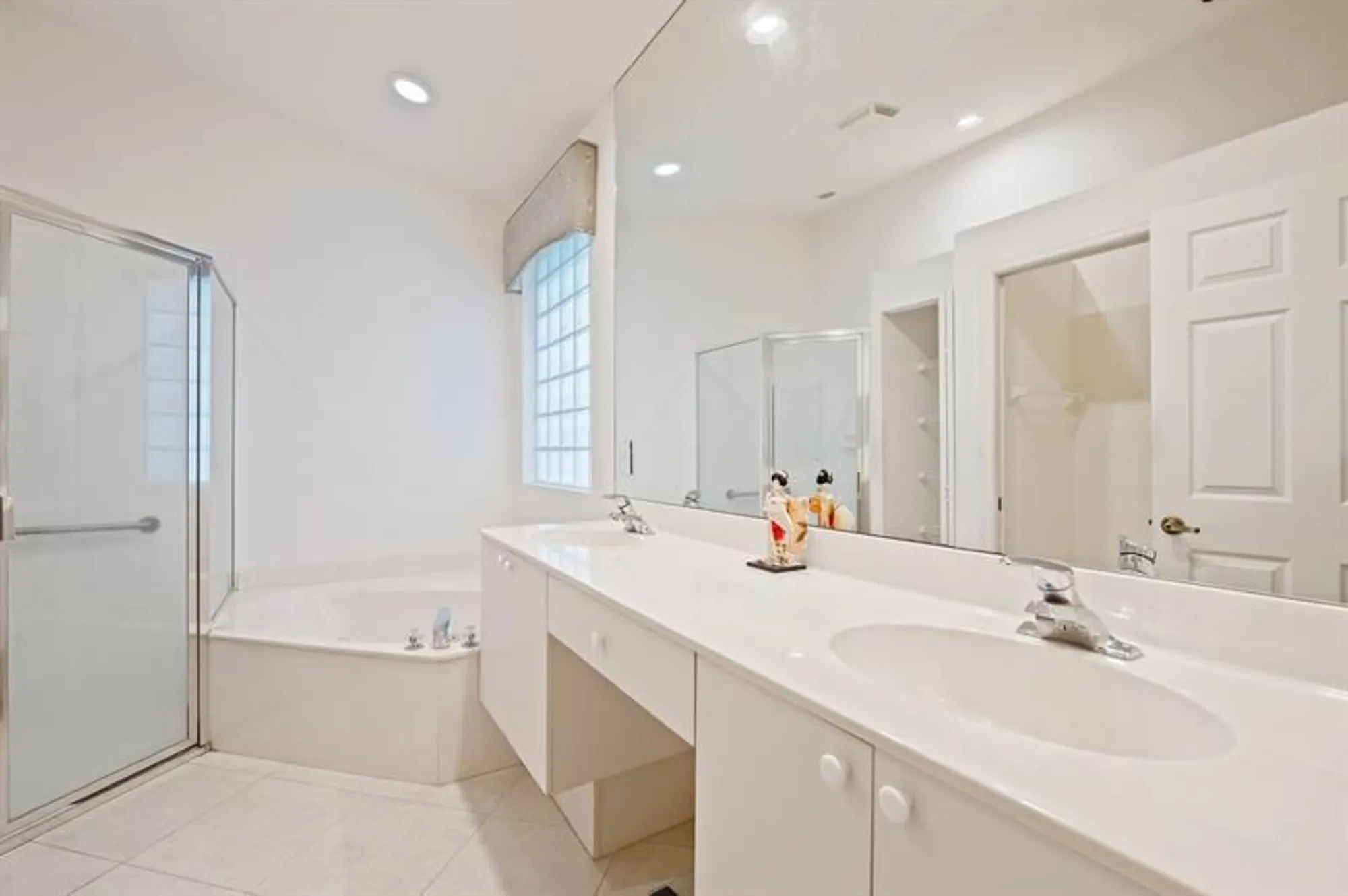 Property Slideshow image 16 of 35 | 6710 via roma, Delray Beach, FL, 33446